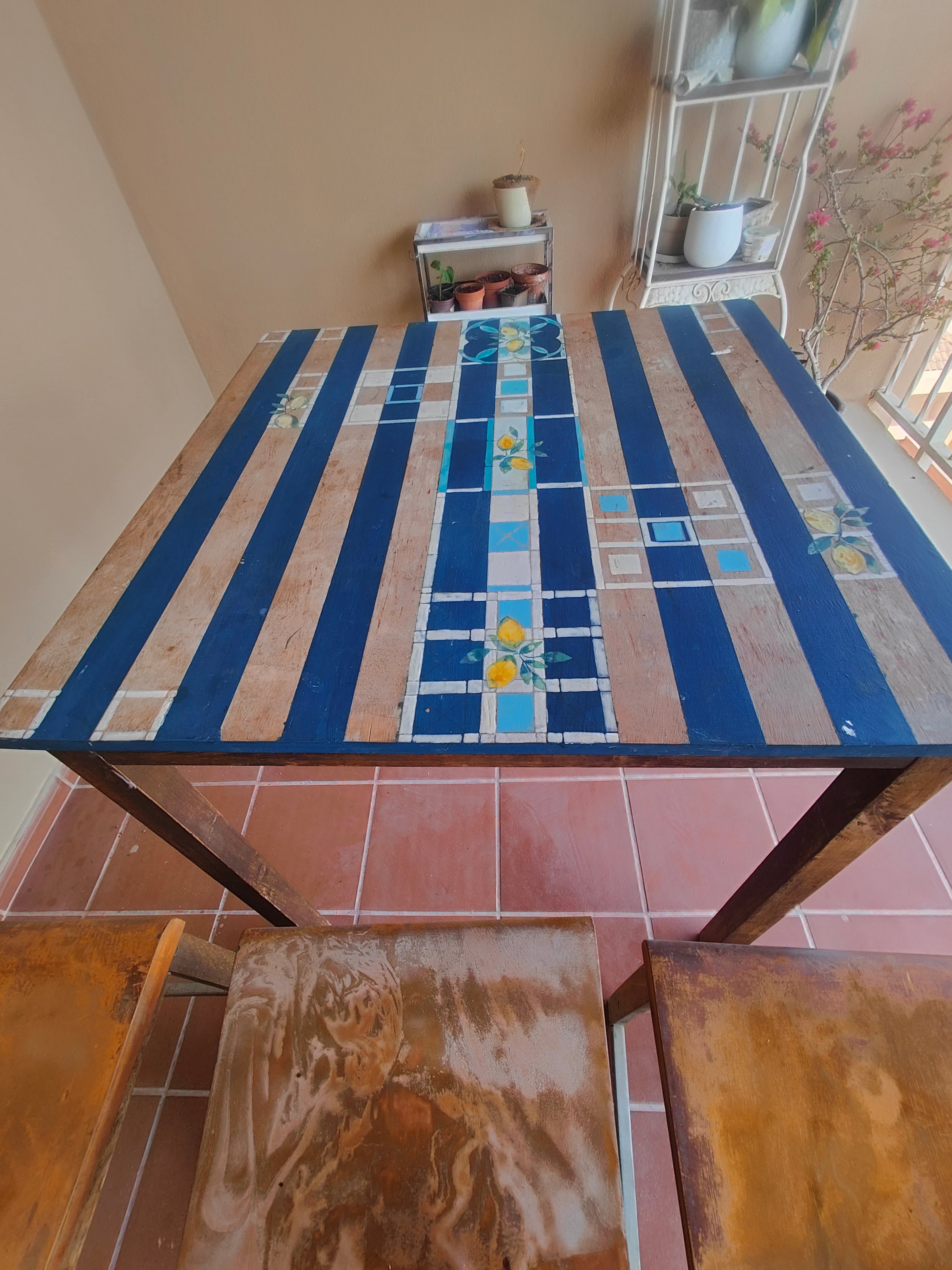 Hight table+3 high chairs - Image 2