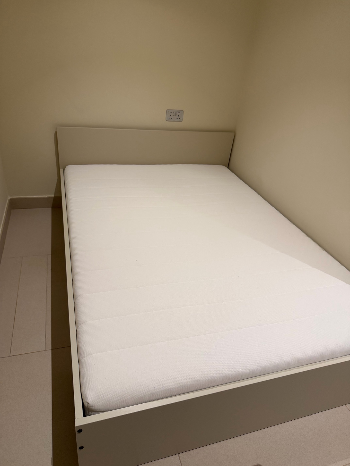 Bed & Mattress  - Image 3