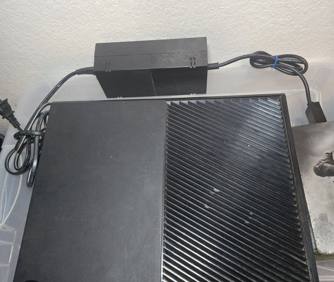 Xbox one 1tb good condition  - Image 3