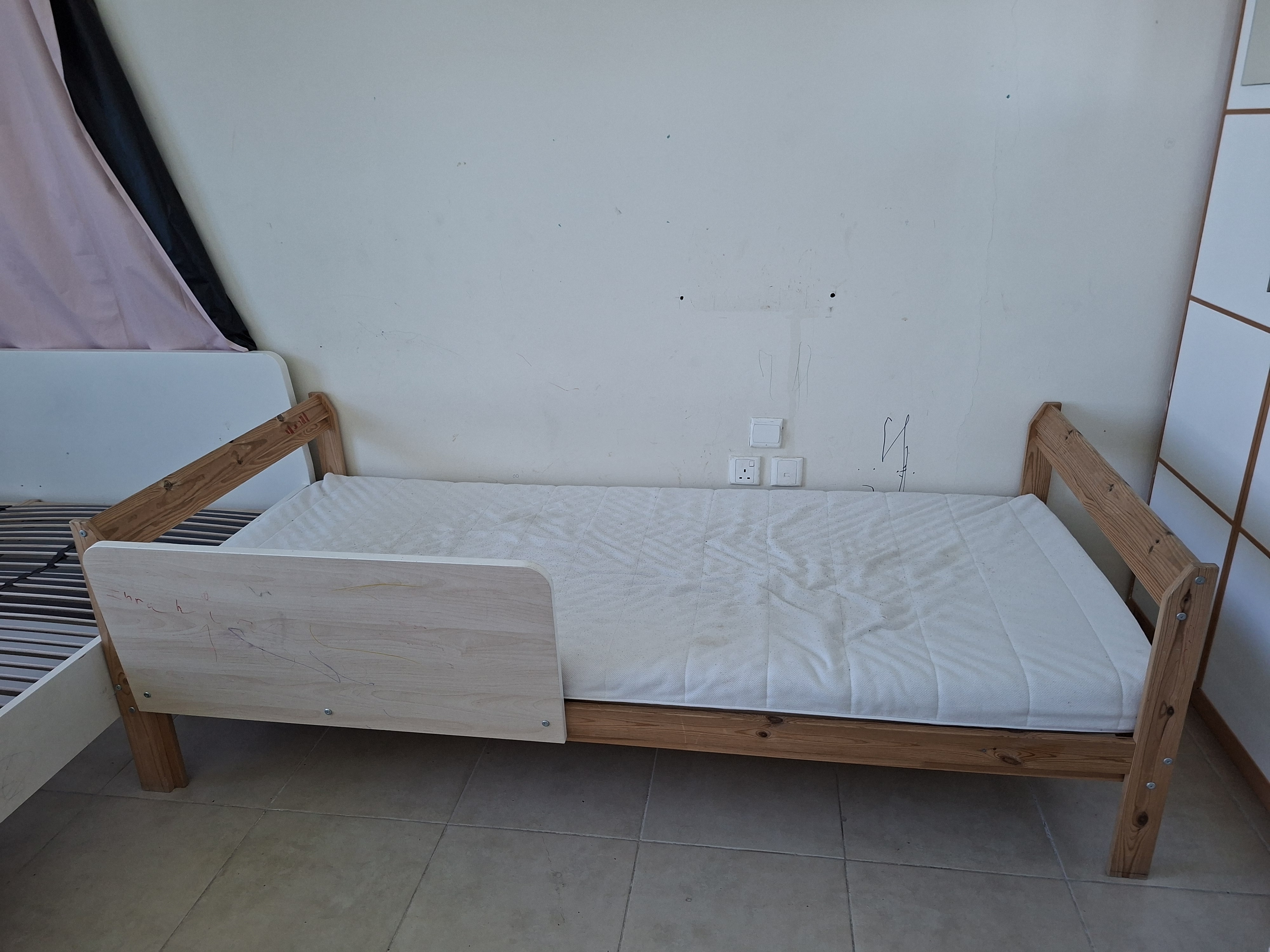 4 frames plus 3 mattresses - Image 3