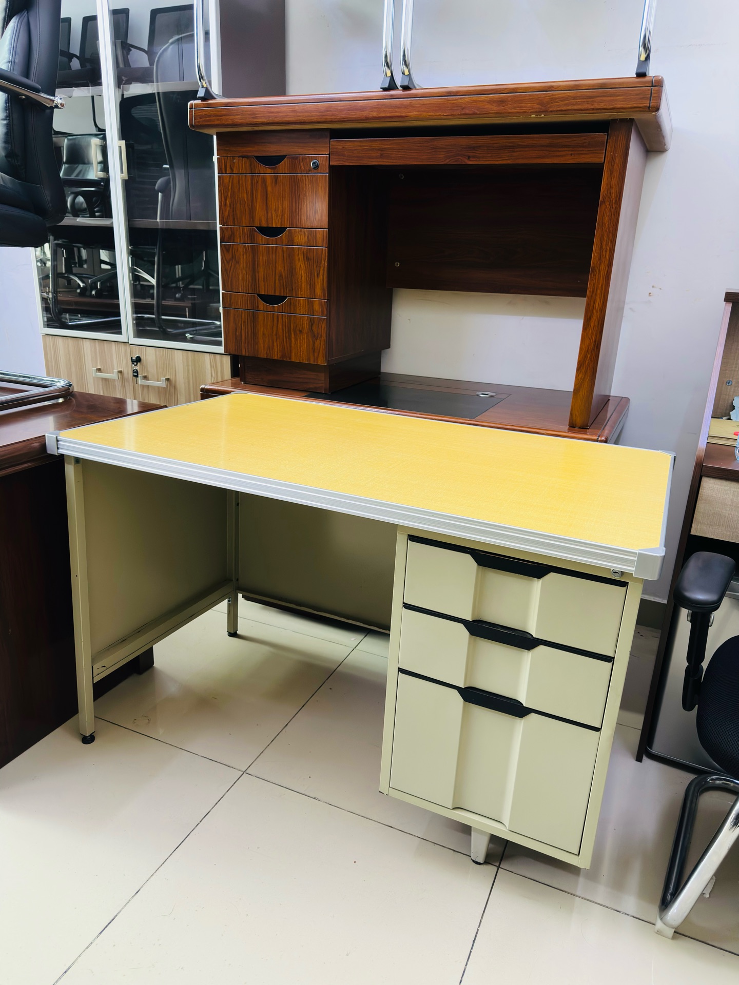 Used Office Furniture Selling Call — 33087737 - Image 7