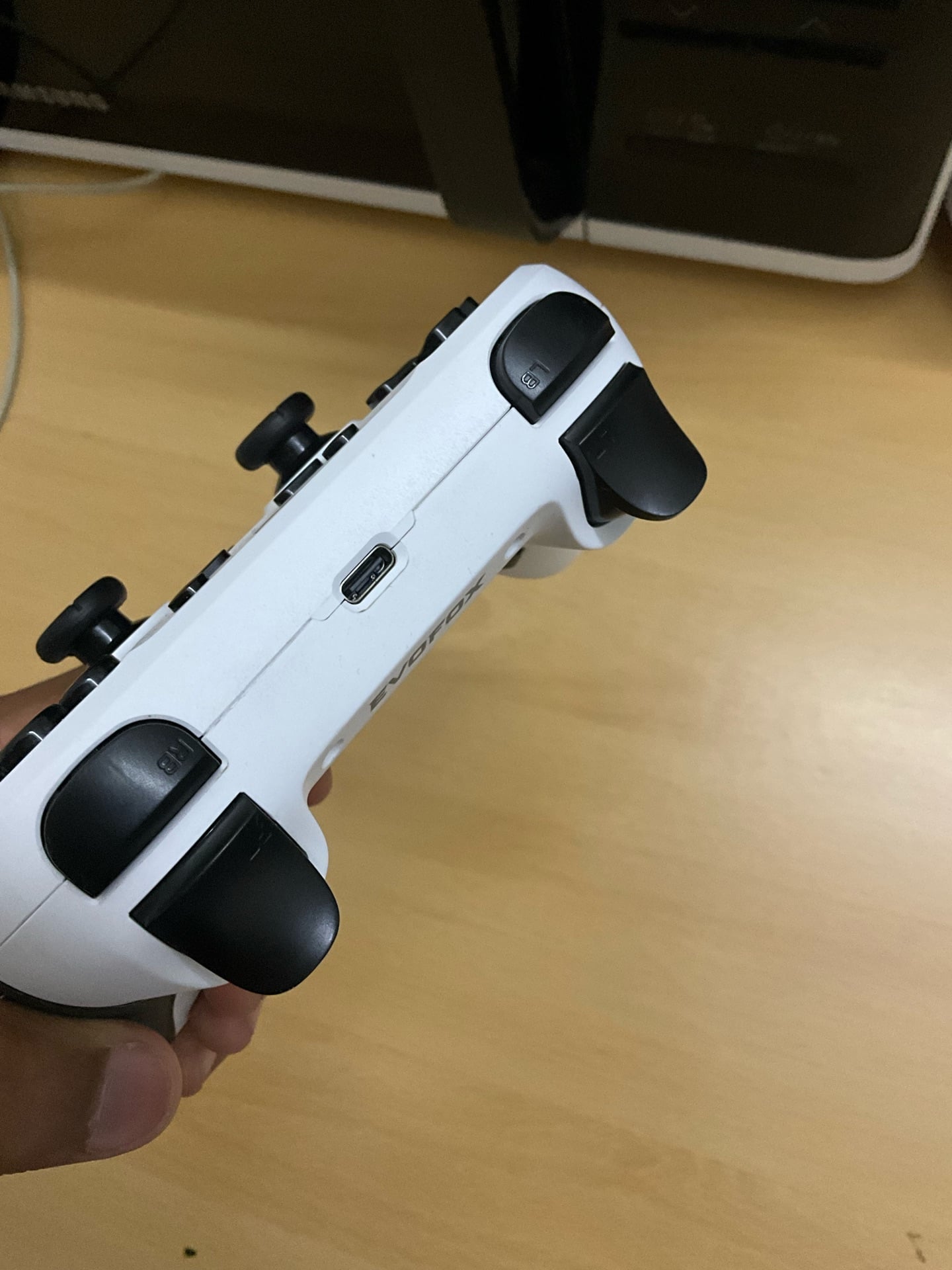 EvoFox One S gaming controller  - Image 2