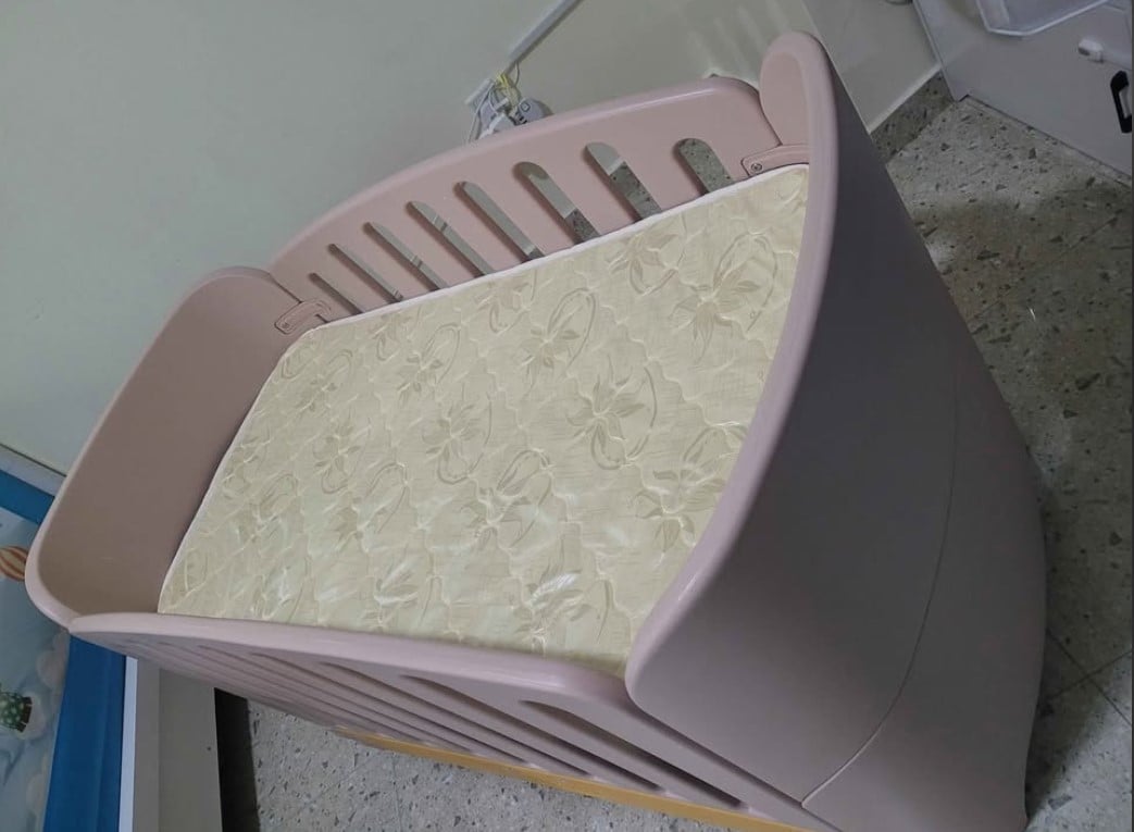 2 in 1 Plastic Baby Crib / single bed - Image 2