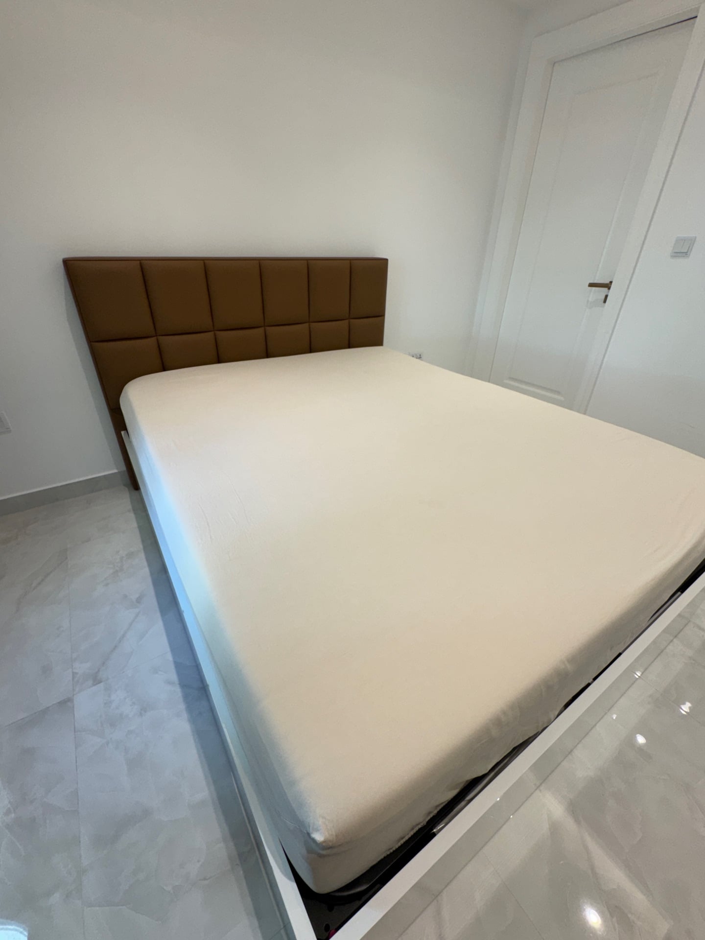 Homecentre Queen Bed Tan leather Headboard With Hydraulic Storage -  160x200 cm  - Image 4