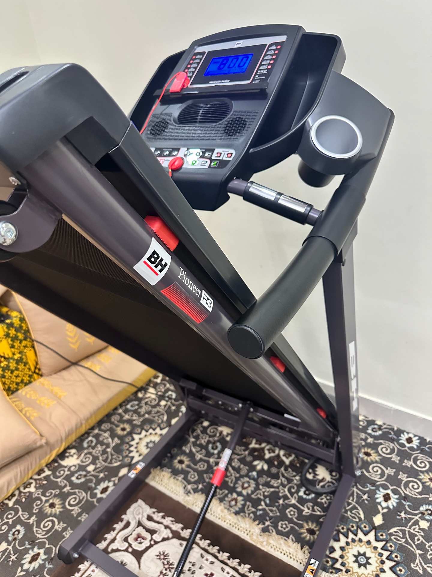 B H treadmill, like new - Image 6