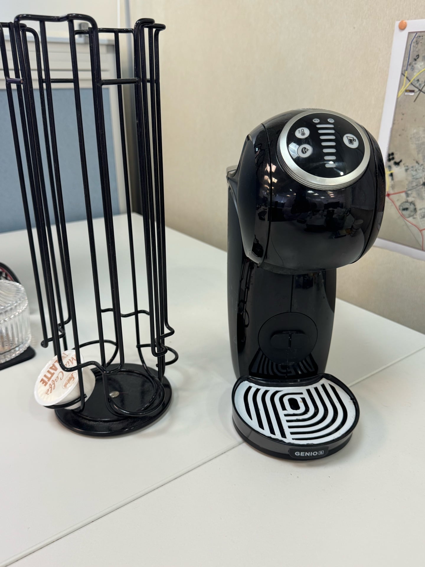 Chance DeLonghi Genio S- Dolce Gusto Coffee Machine - Image 2