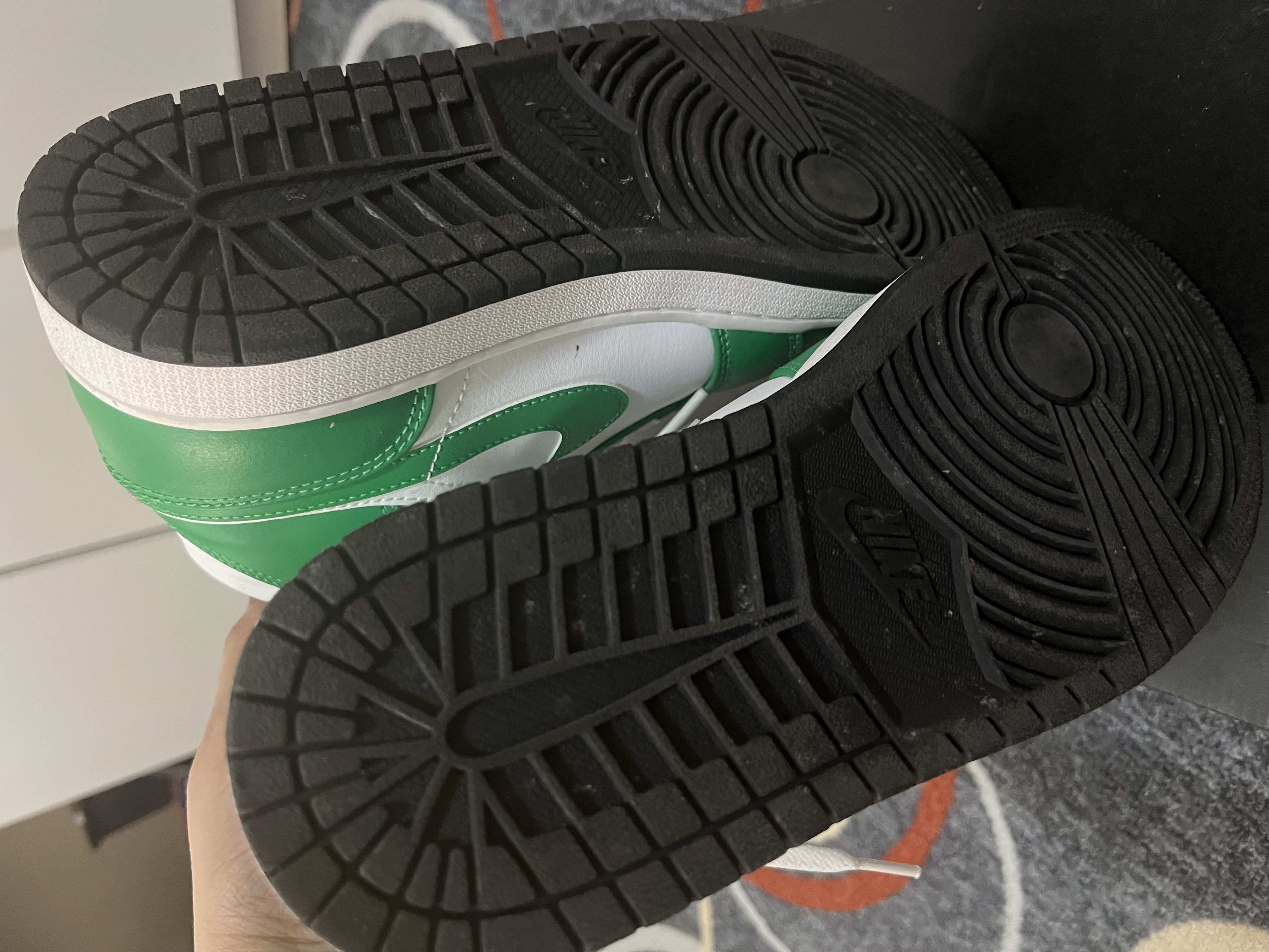 Air Jordan 1 Mid - Image 3