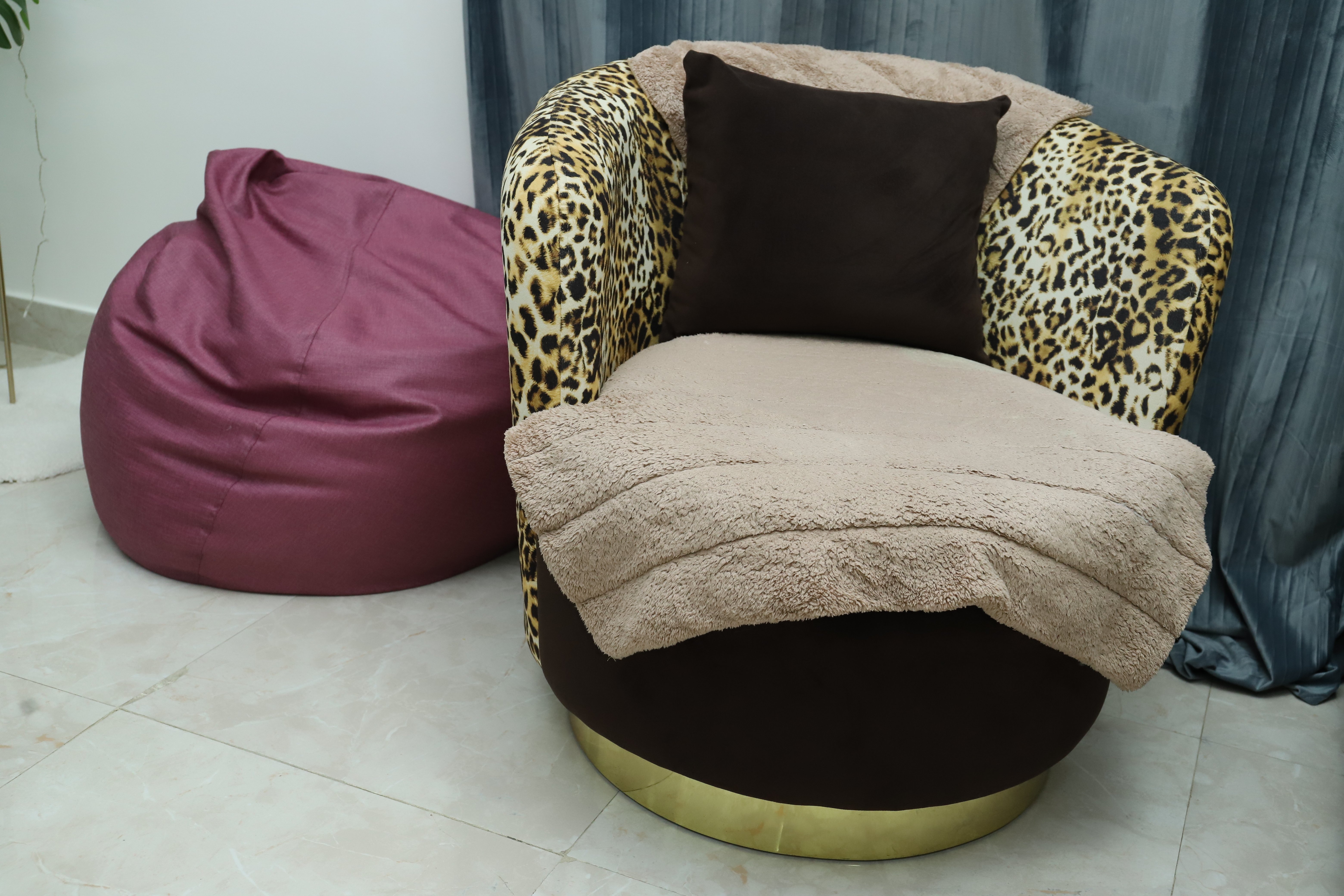Living Room for Sale - Image 2
