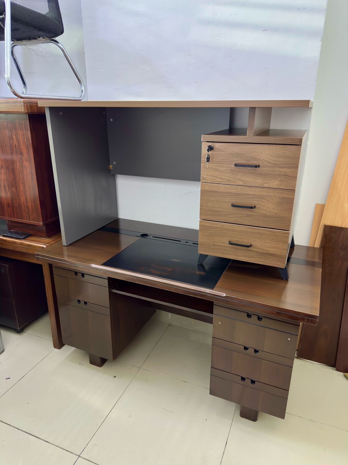 Modern Executive Desk Sale - Image 8