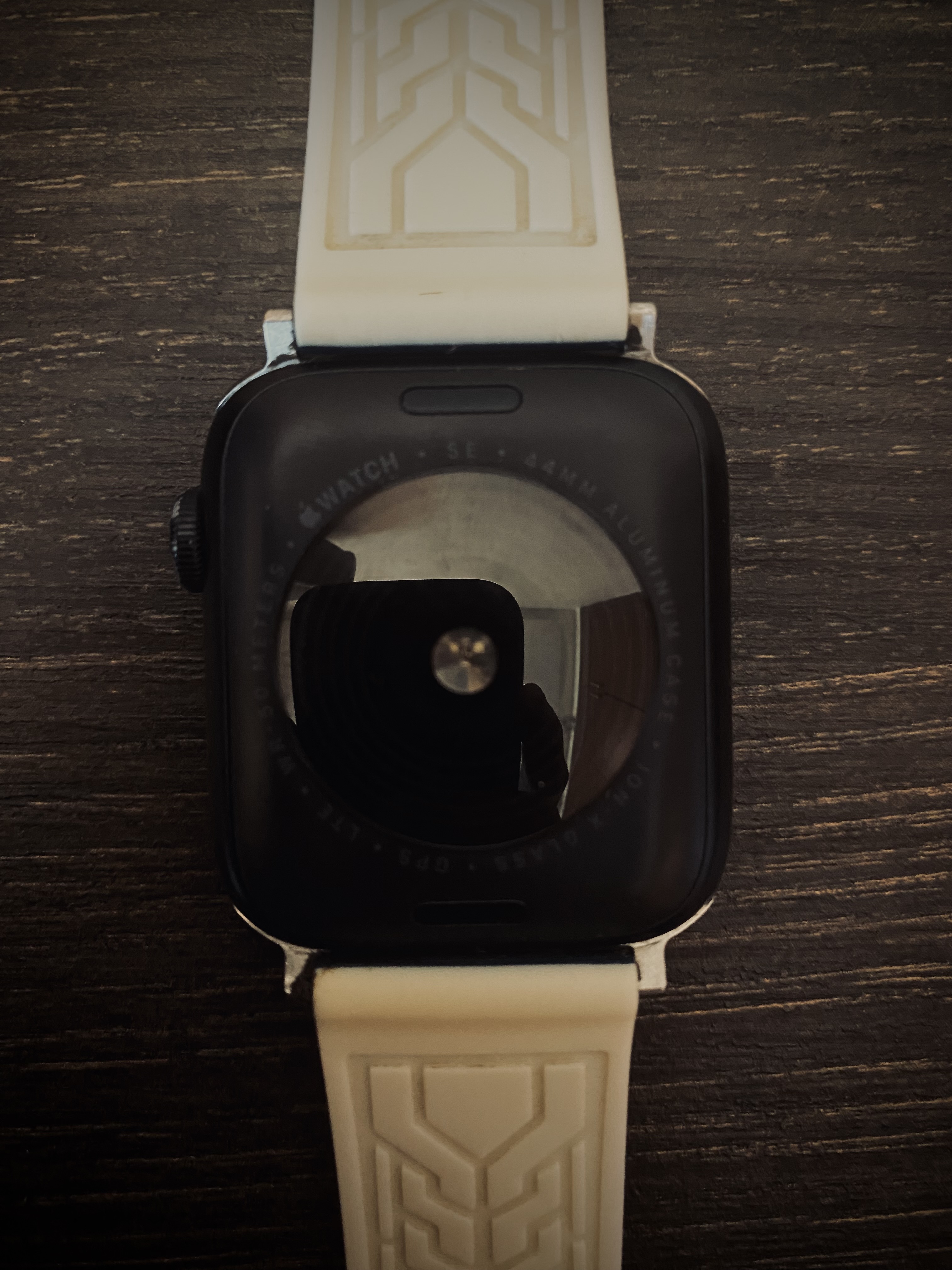 Apple Watch SE 2nd Gen GPS + Cellular FOR SALE (Cracked Screen) - Image 7