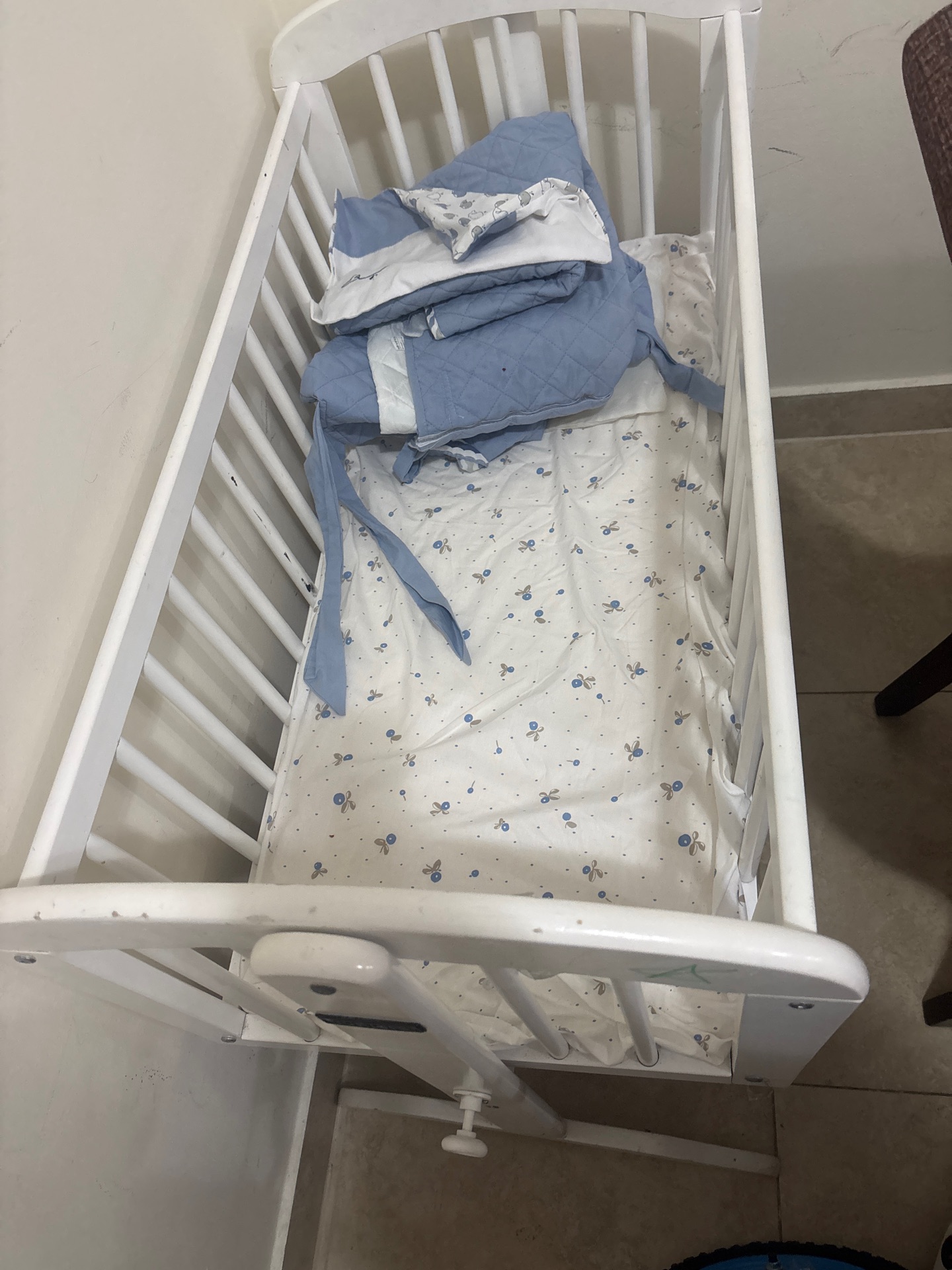 Baby cot - Image 1