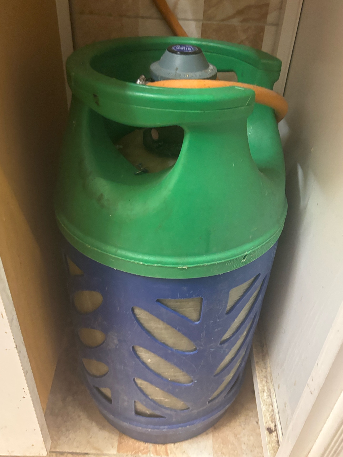 Moving sale - Gas cylinder and stove with regulator, plastic table and chair - Image 7