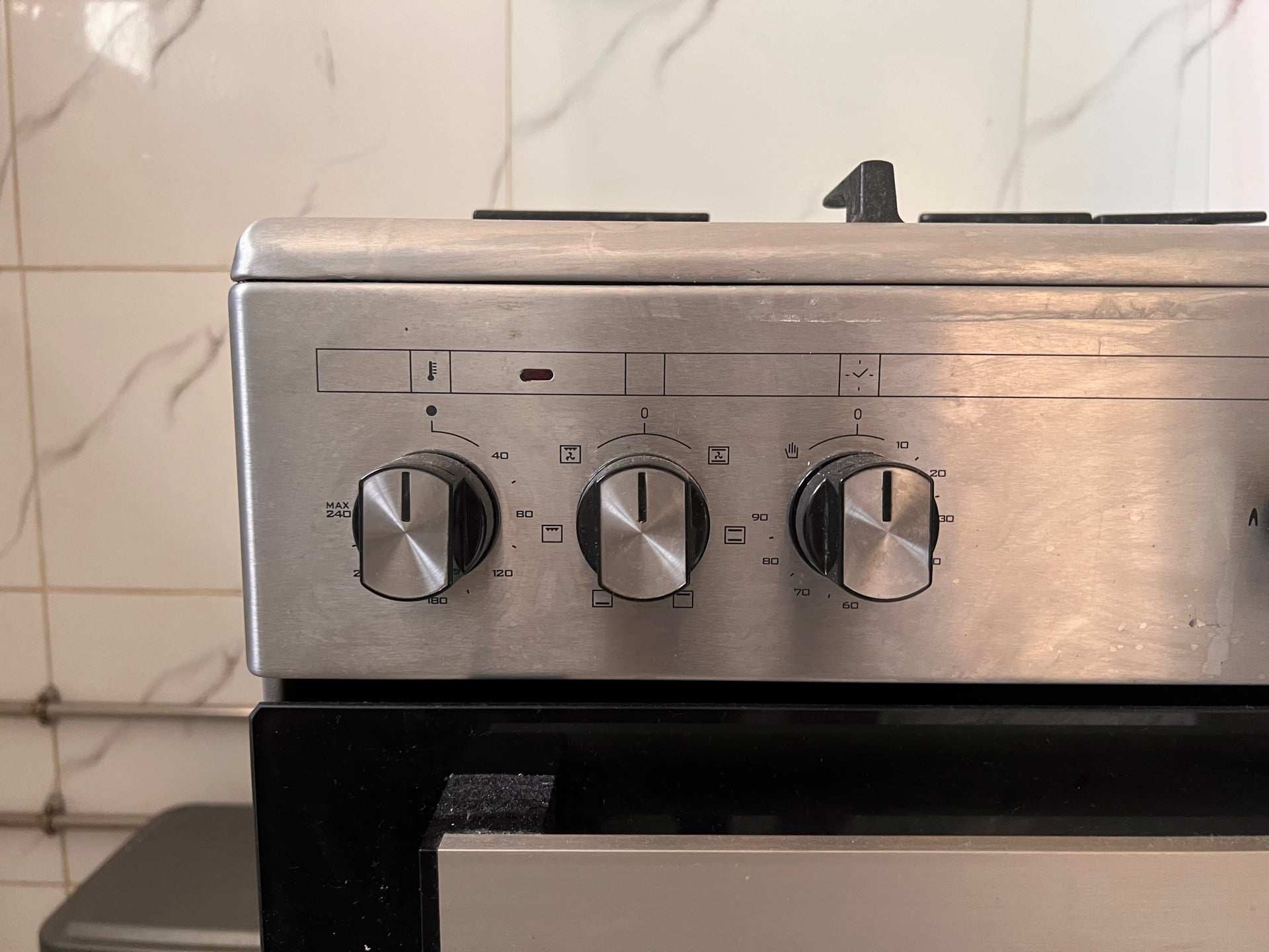 Oscar 4 burner gas , oven grill electric  - Image 4