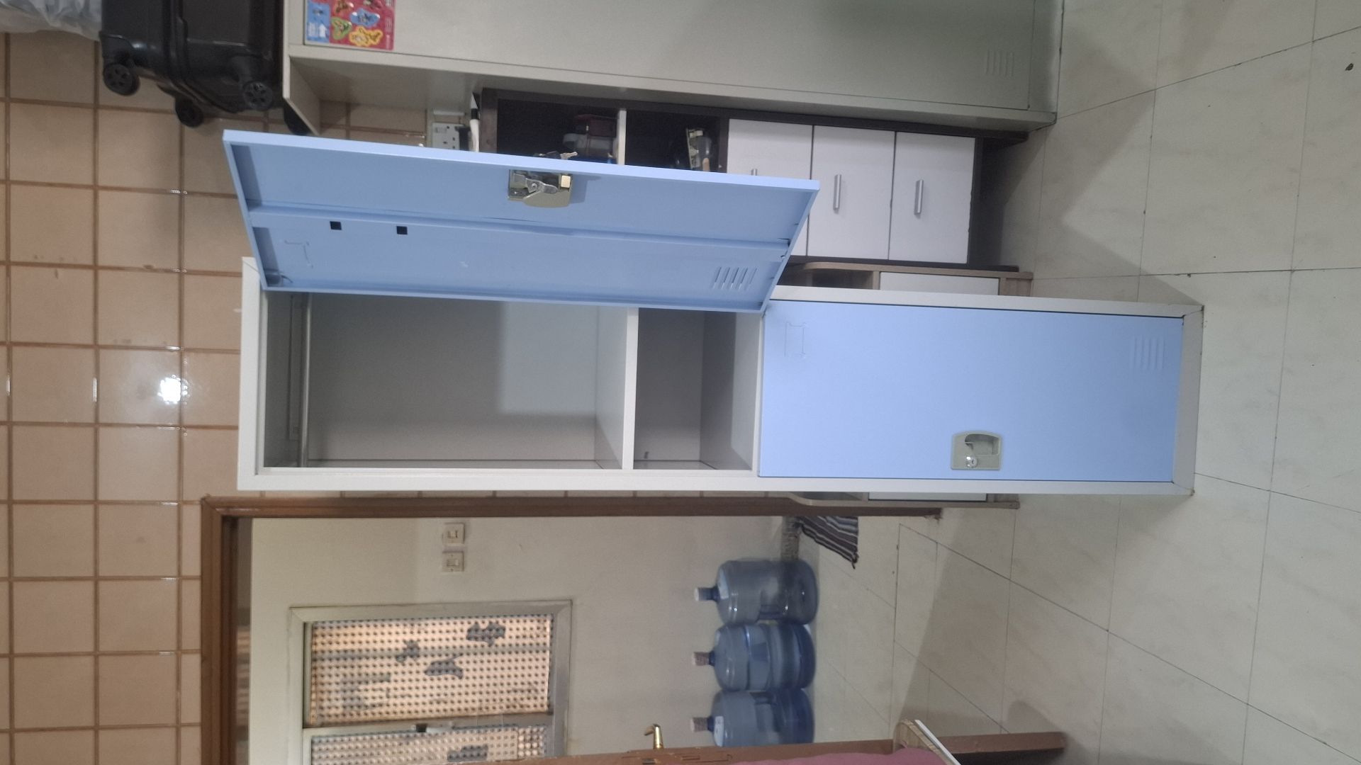 Steel locker 2 steps model with keys  - Image 7