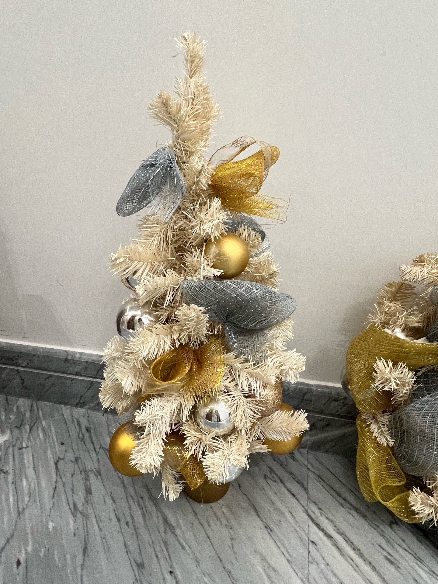 3 peices decorations for door  - Image 6
