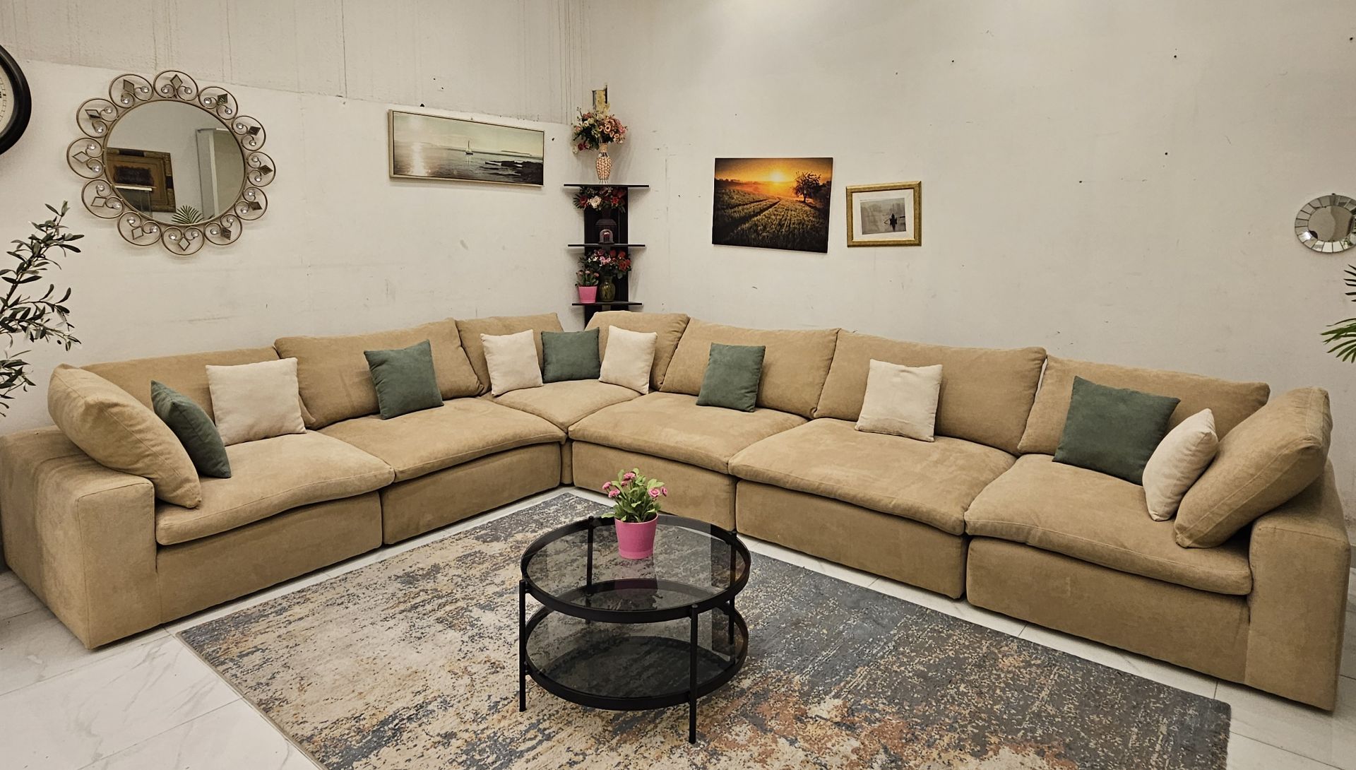كنب على شكل حرف L من ماركة Homes r us للبيع بحالة ممتازة - Image 8
