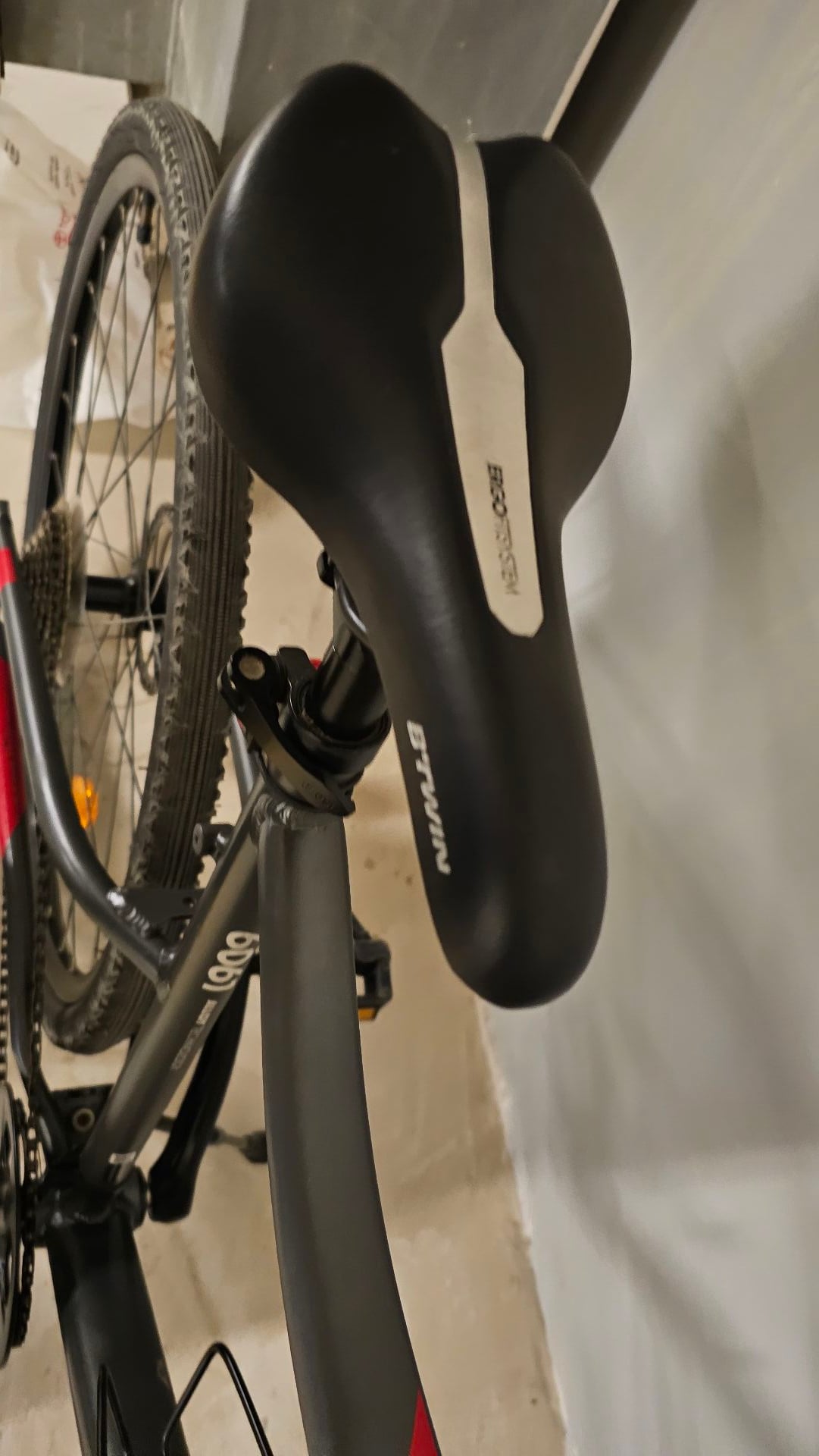B’TWIN bike for sale – Excellent conditionللبيع عجلة B’TWIN أصلية بحالة ممتازة  - Image 4