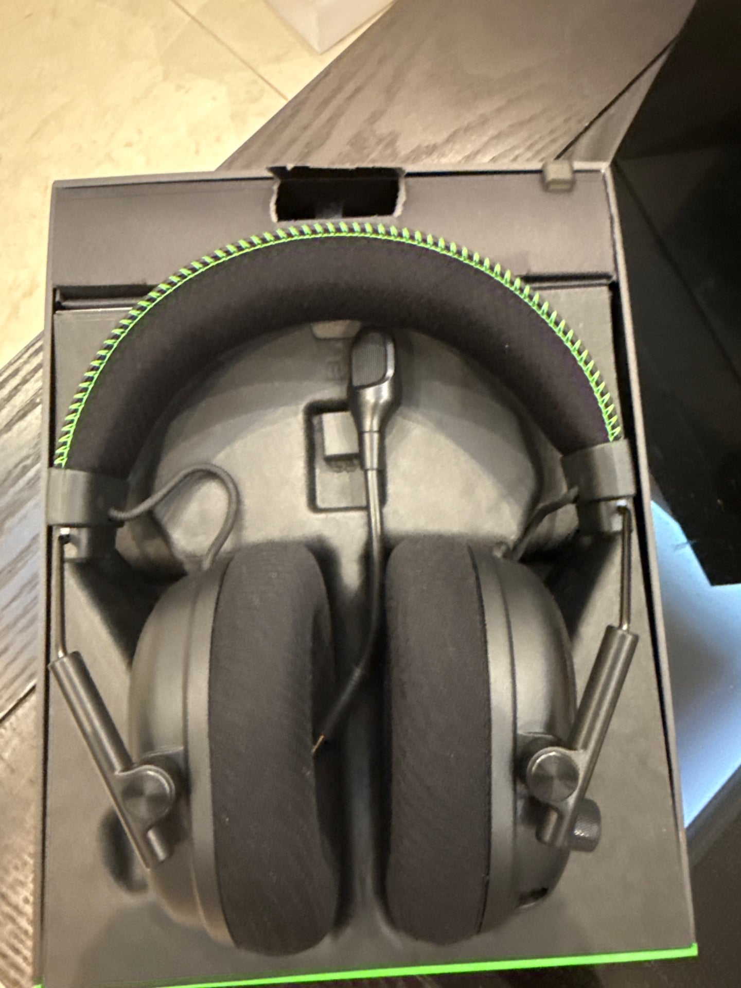     Razer BlackShark V3 Pro Xbox/PC Headset Used Once - Image 4