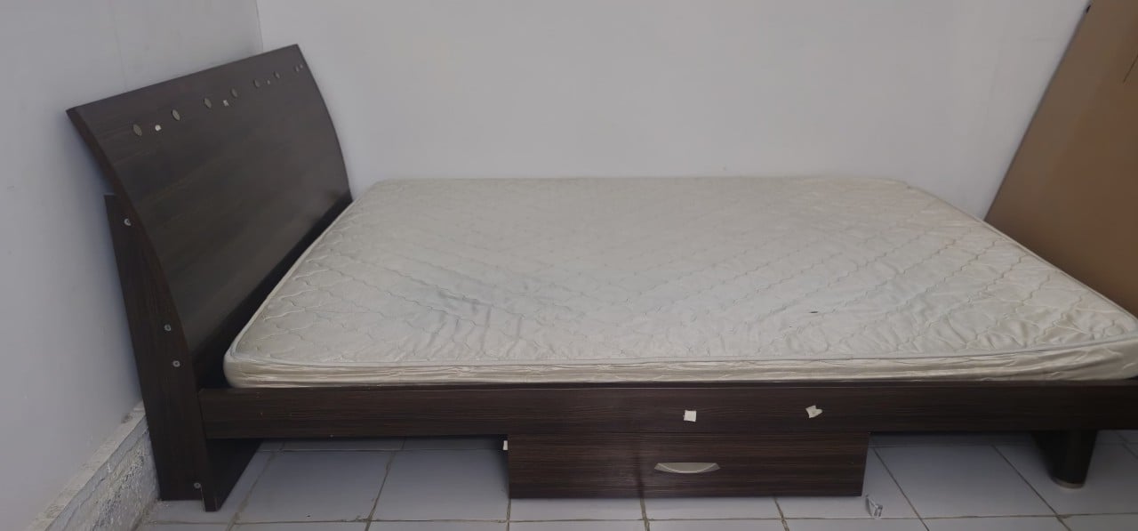 Double bed with mattress - Image 4