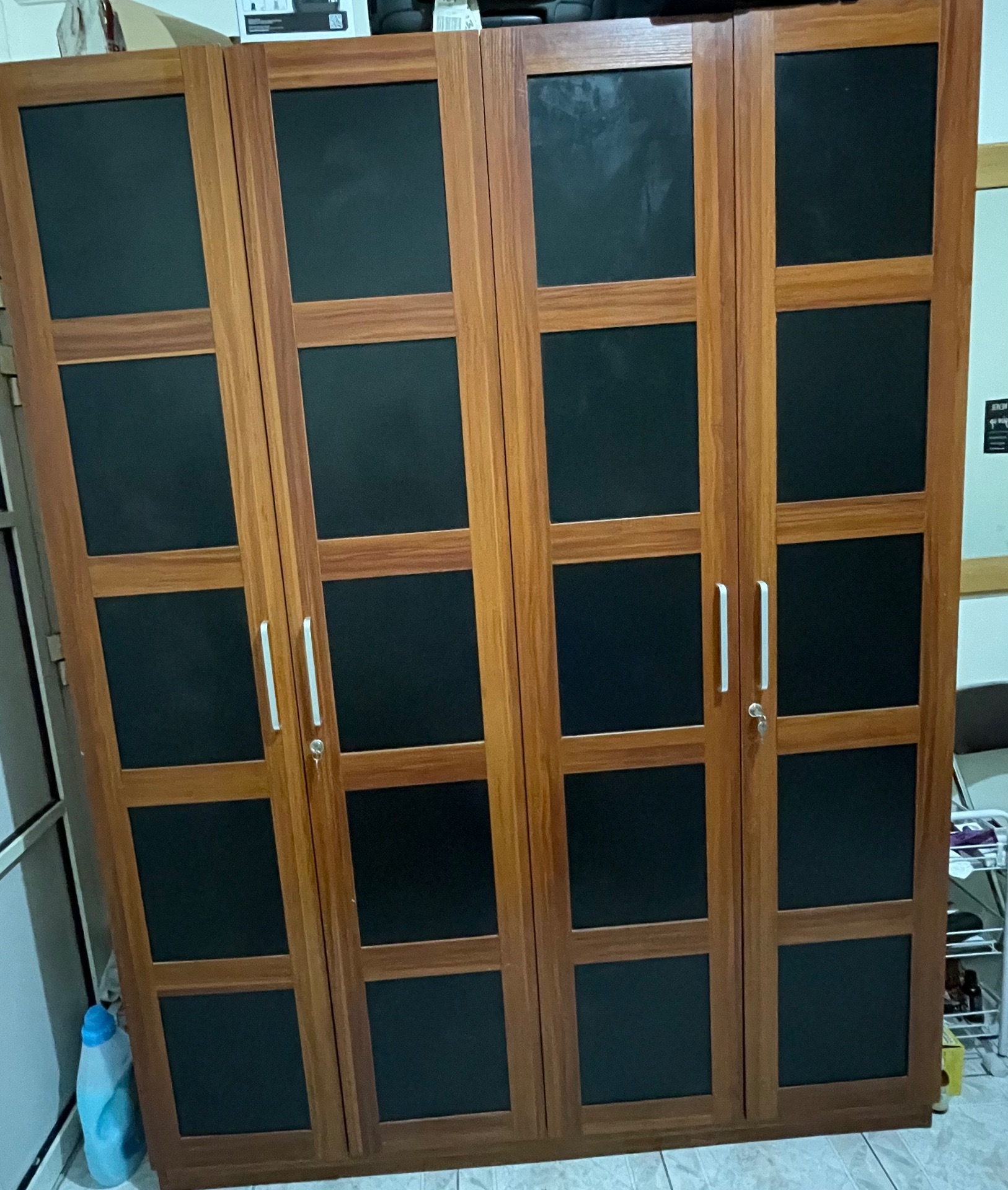 4 door Cupboard - Image 1