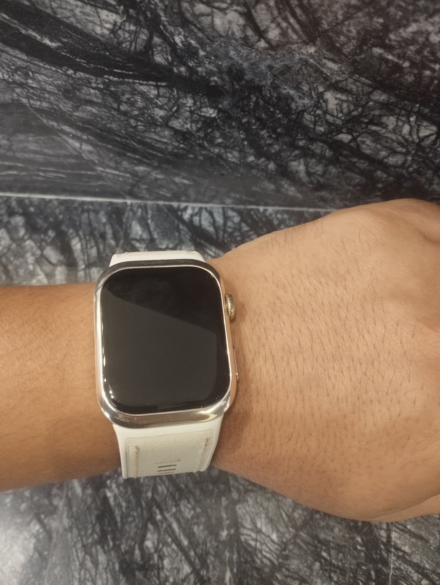 Huawei D2 watch in Rose Gold  - Image 5