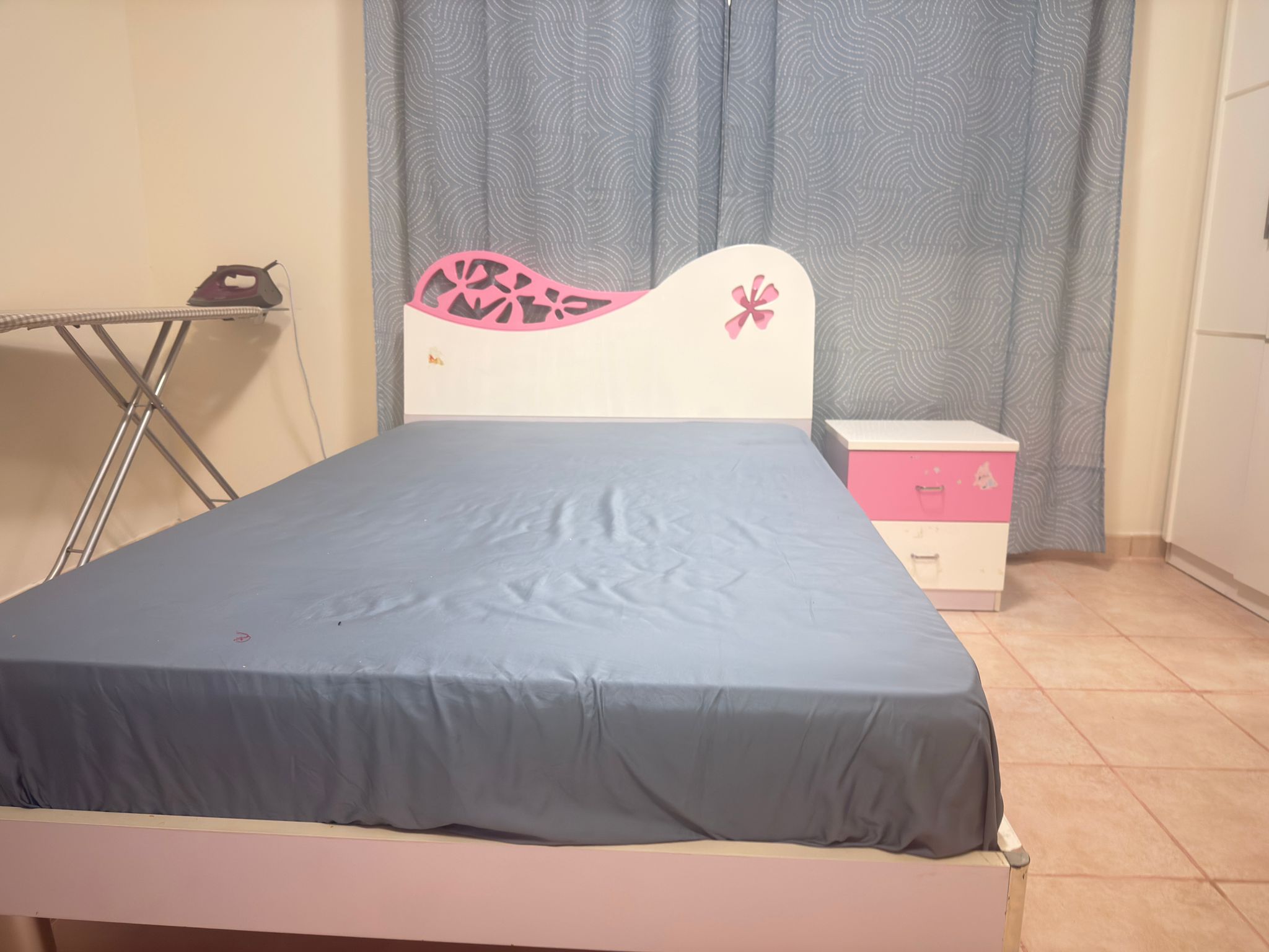 White & Pink Bedroom Set - Image 5