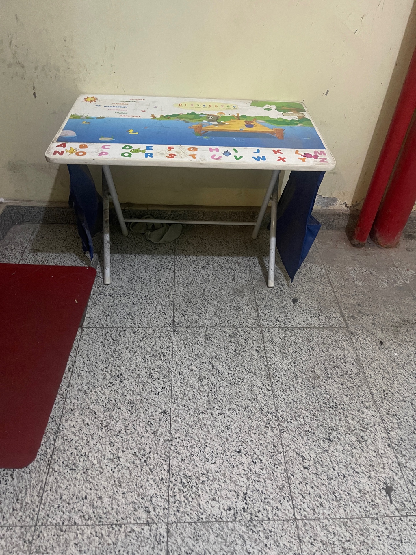 Used kid study table  - Image 2