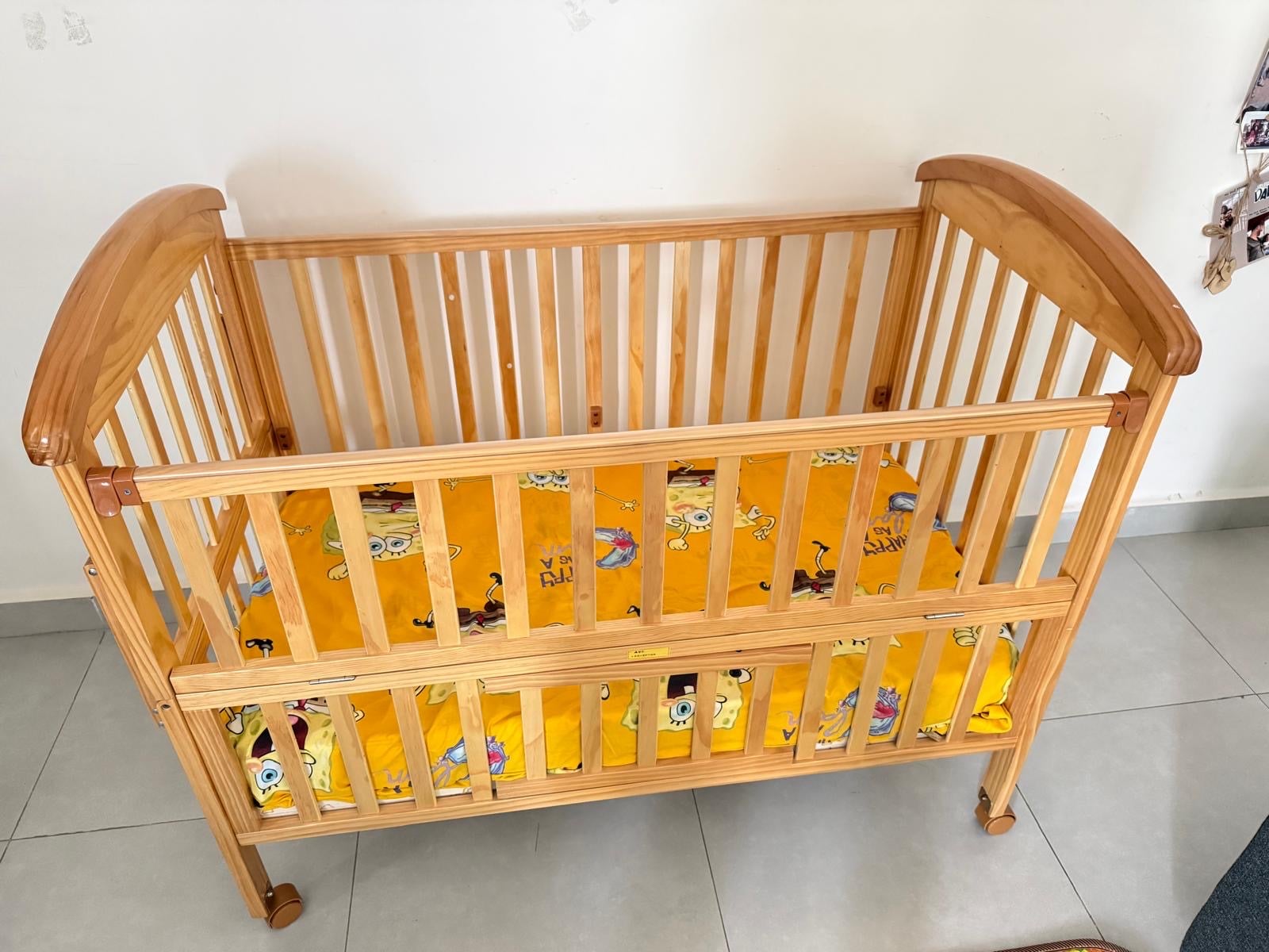 Baby bed with extensions and mattress  - Image 3