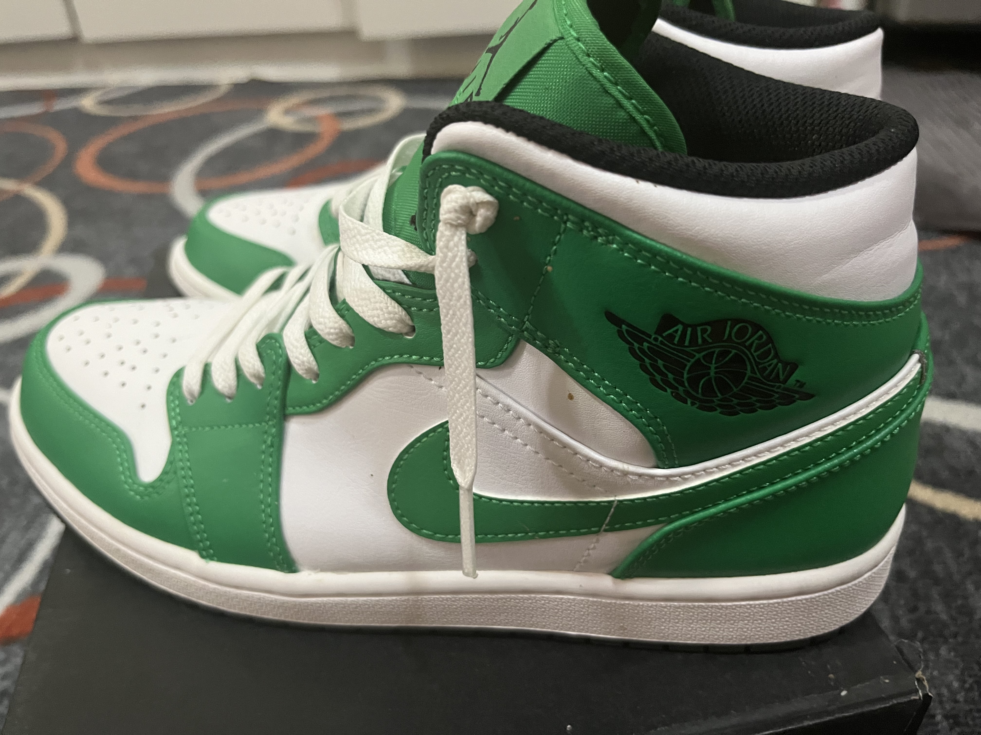 Air Jordan 1 Mid - Image 5