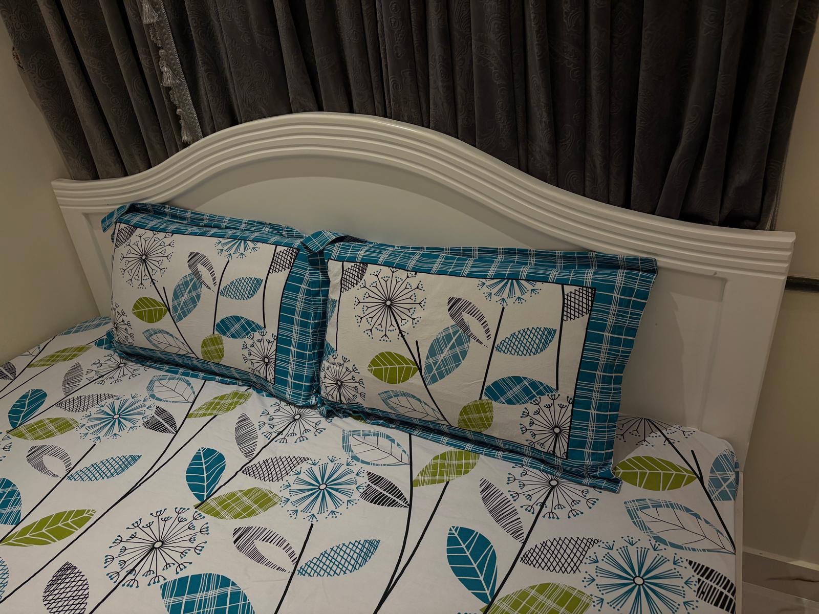 “Small King” sized bed - Image 4