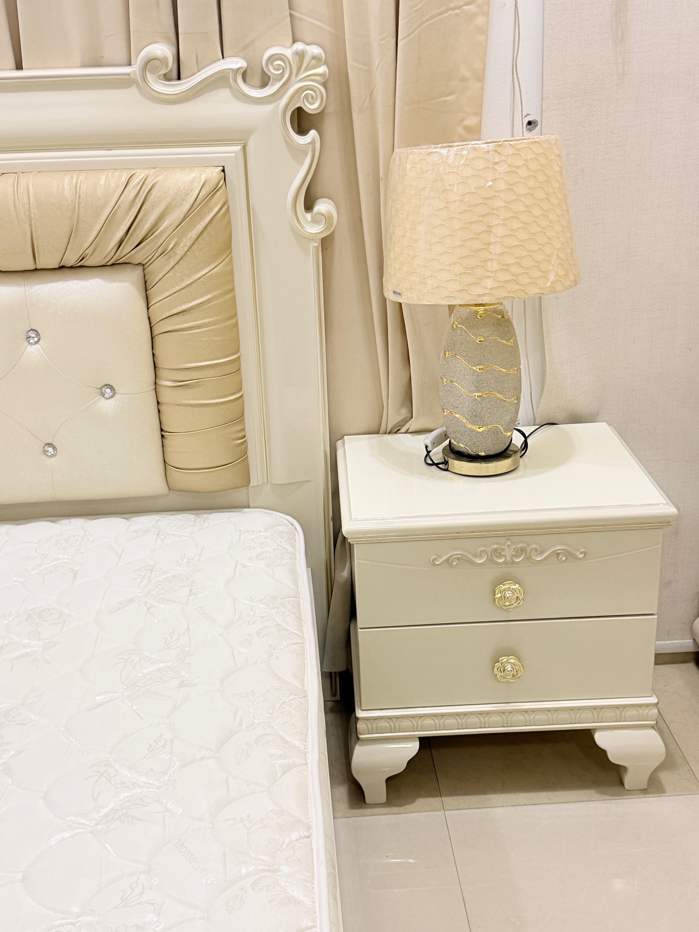 طقم غرفة نوم بحجم كينج من Homecentre للبيع - Image 6