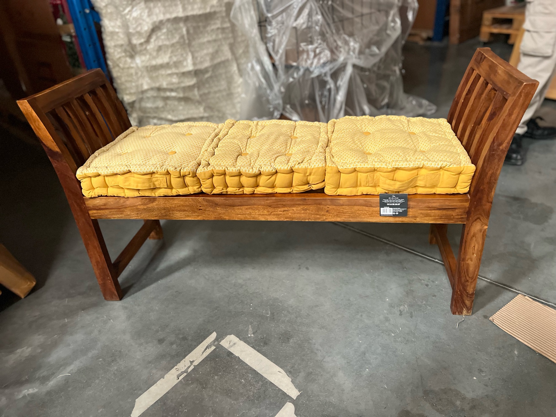 Bench with cushions  - Image 3