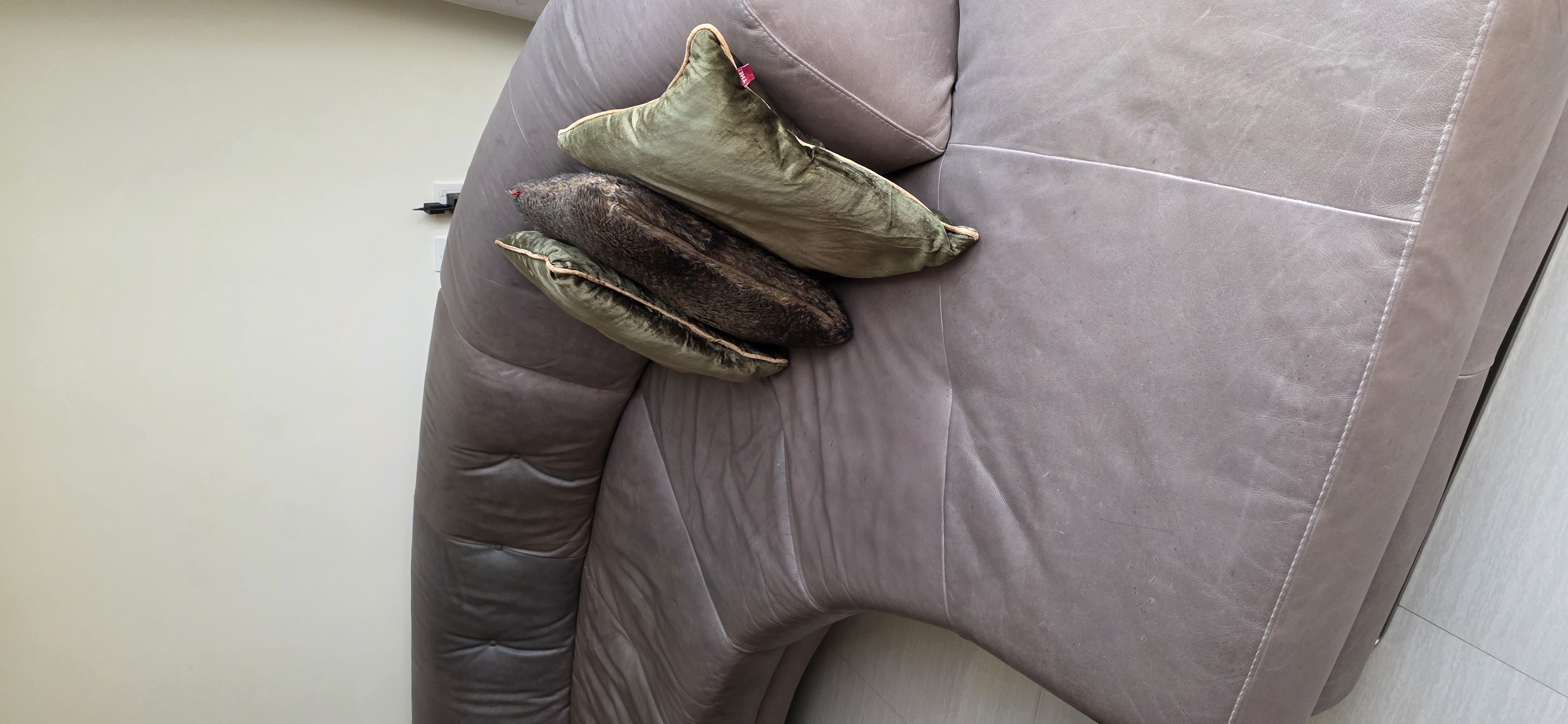 Italian leather sofa - Image 5