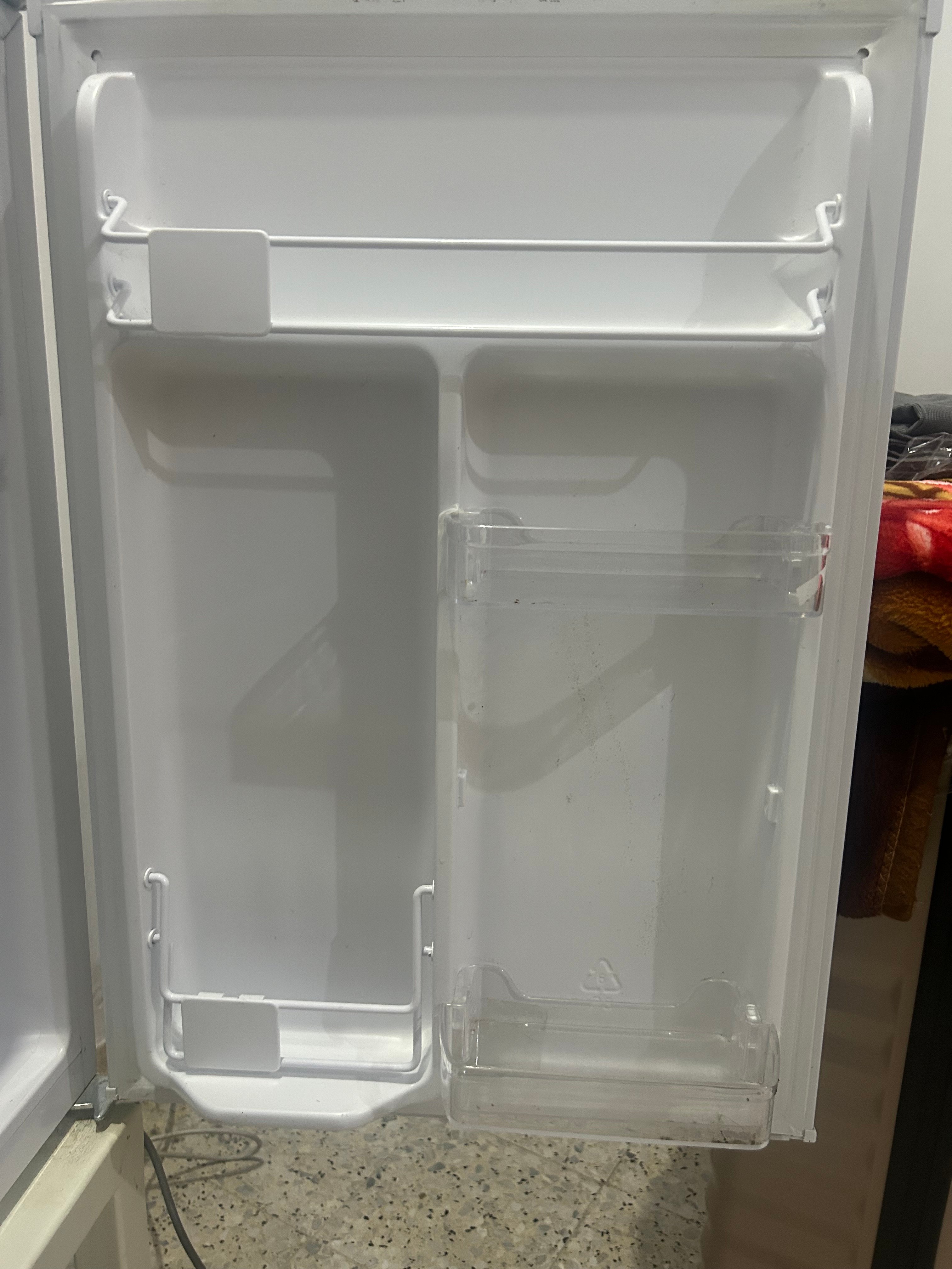Used mini refrigerator  - Image 3