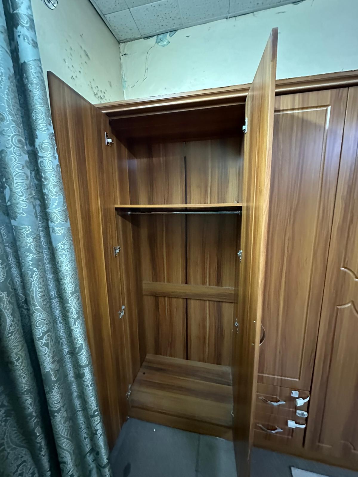 5-Door cupboard for sale  - Image 5