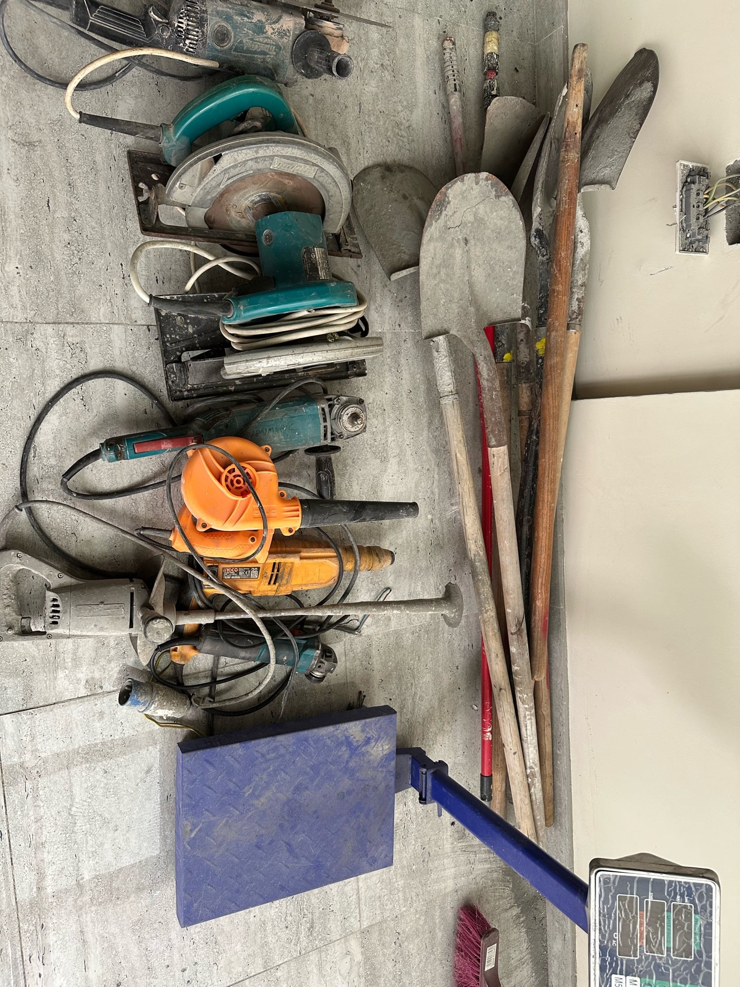 Generator, compactor, vibrator, 1 hp pump and other construction handtools - Image 3
