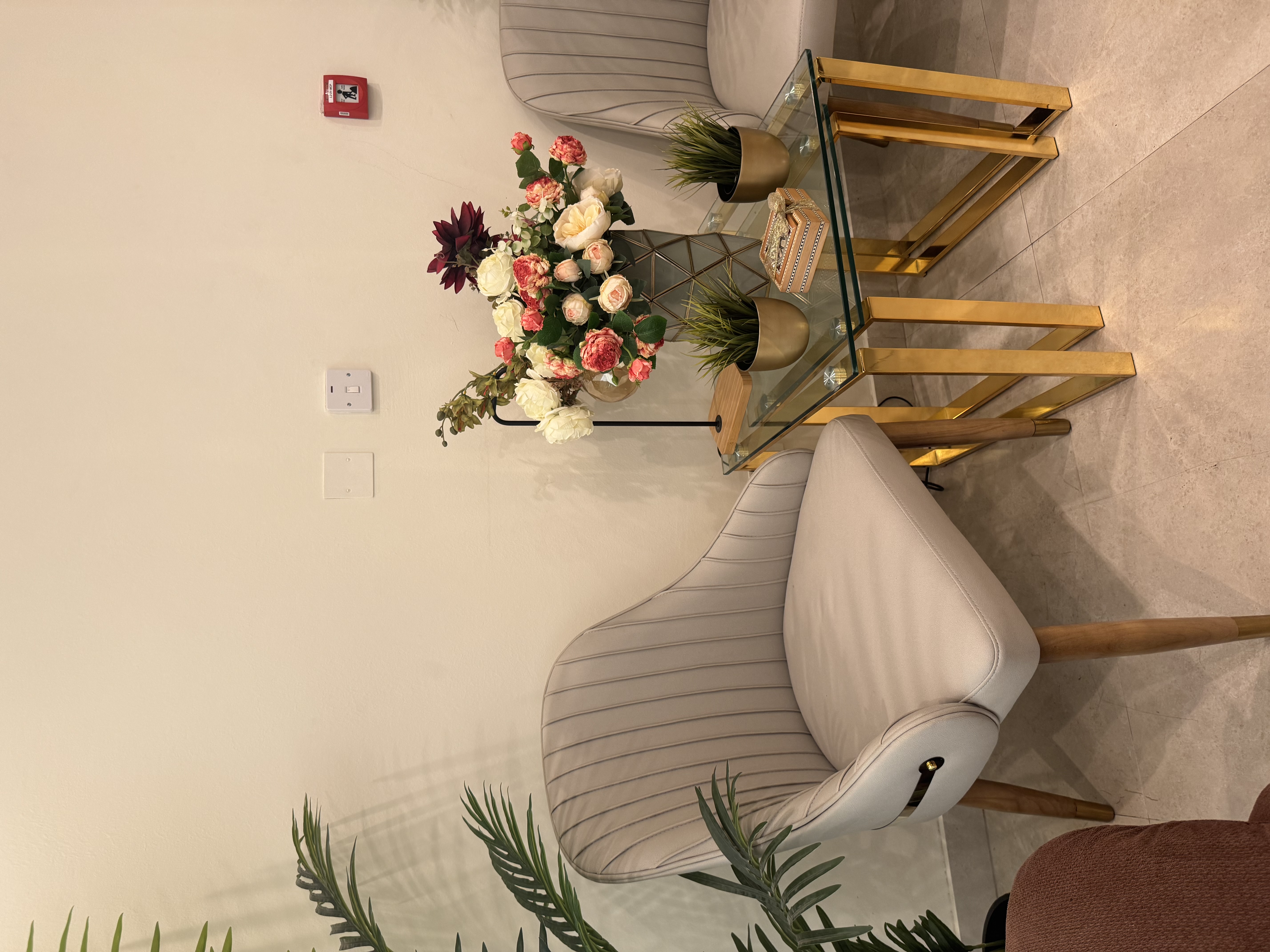 2 chairs & 2 tables  - Image 4