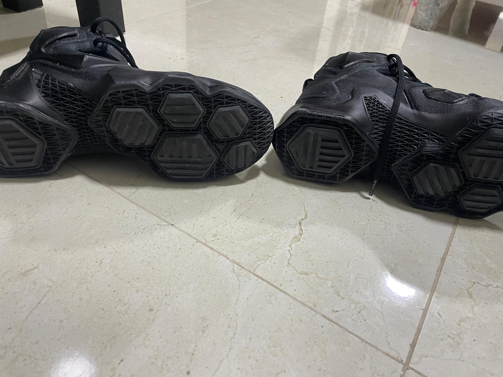 LEBRON NIKE SHOE LIKE NEW - 40 SIZE - Image 2