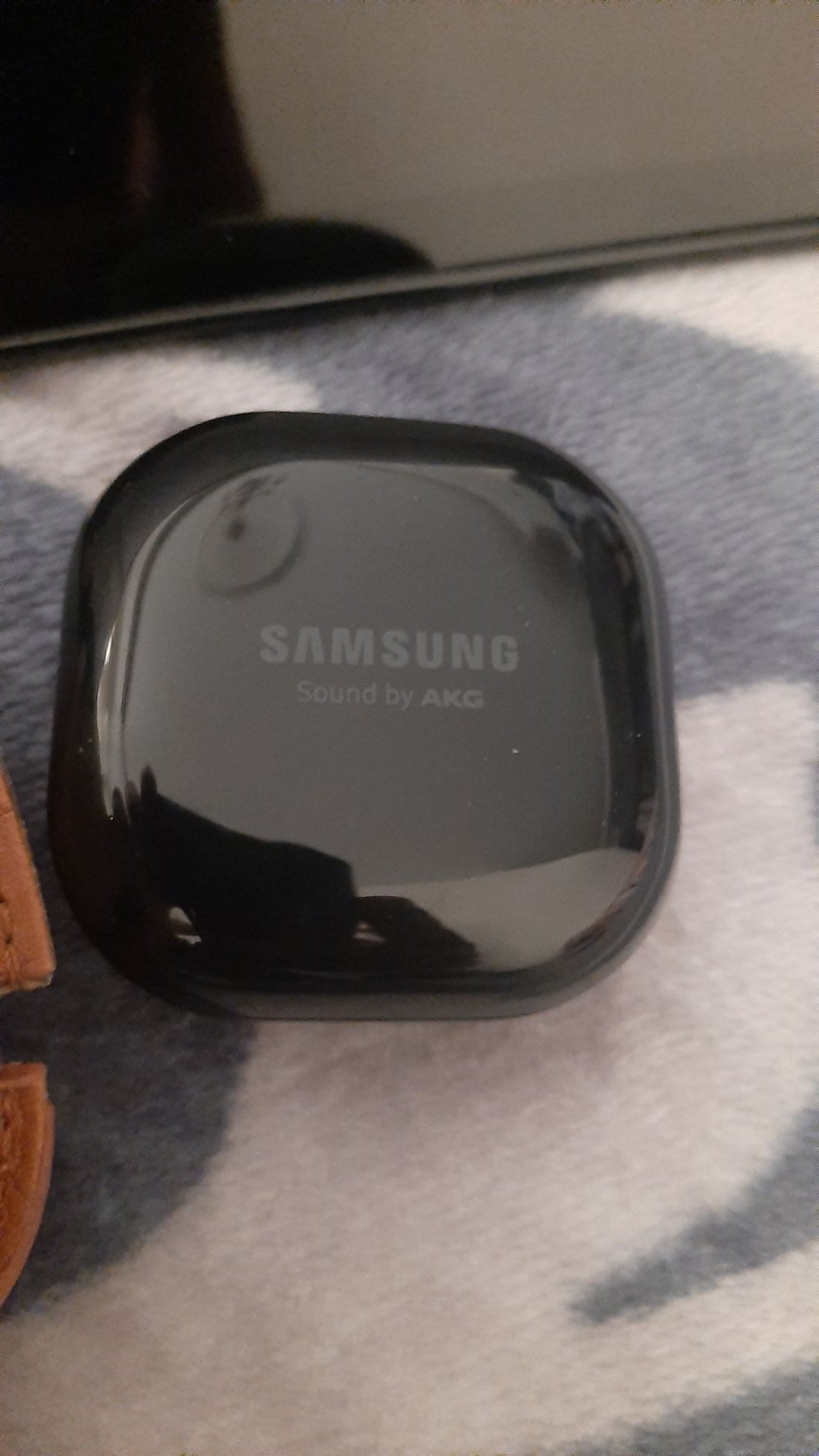 Samsung galaxy buds live.  - Image 4
