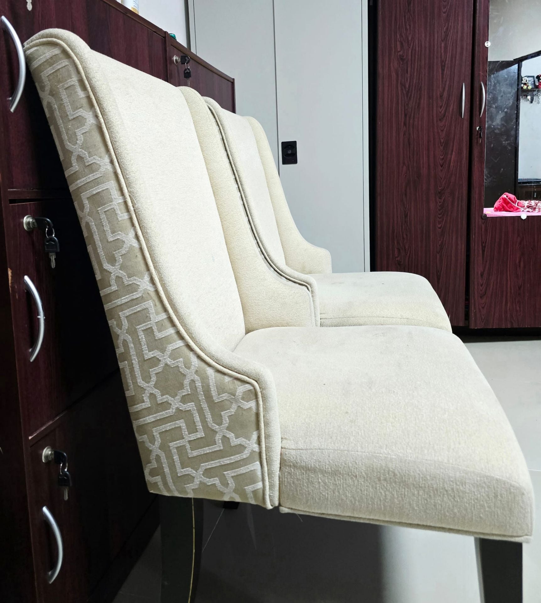 Chairs 4 nos  - Image 3