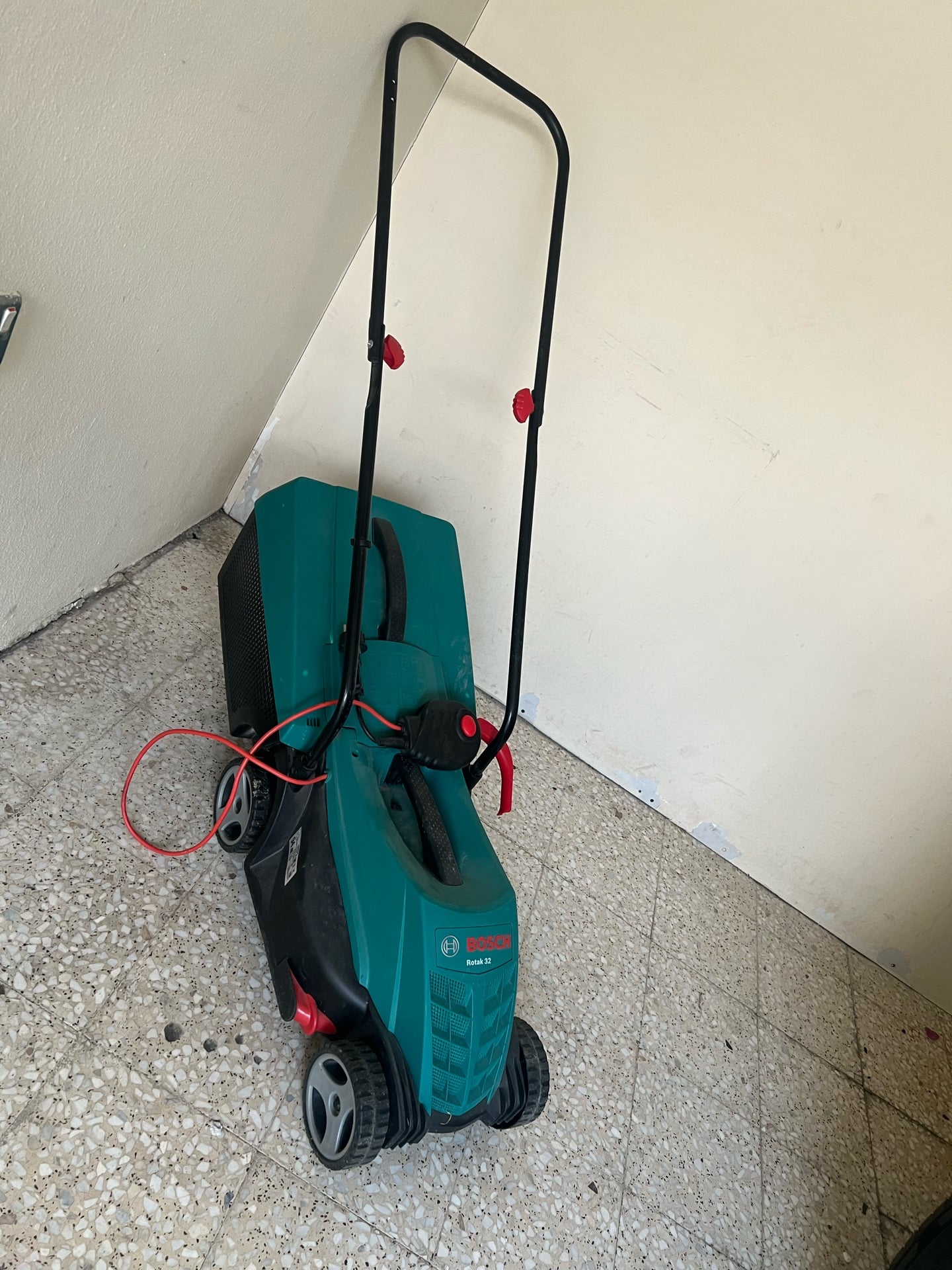 Bosch Lawnmower ROTAK 32R - Image 4