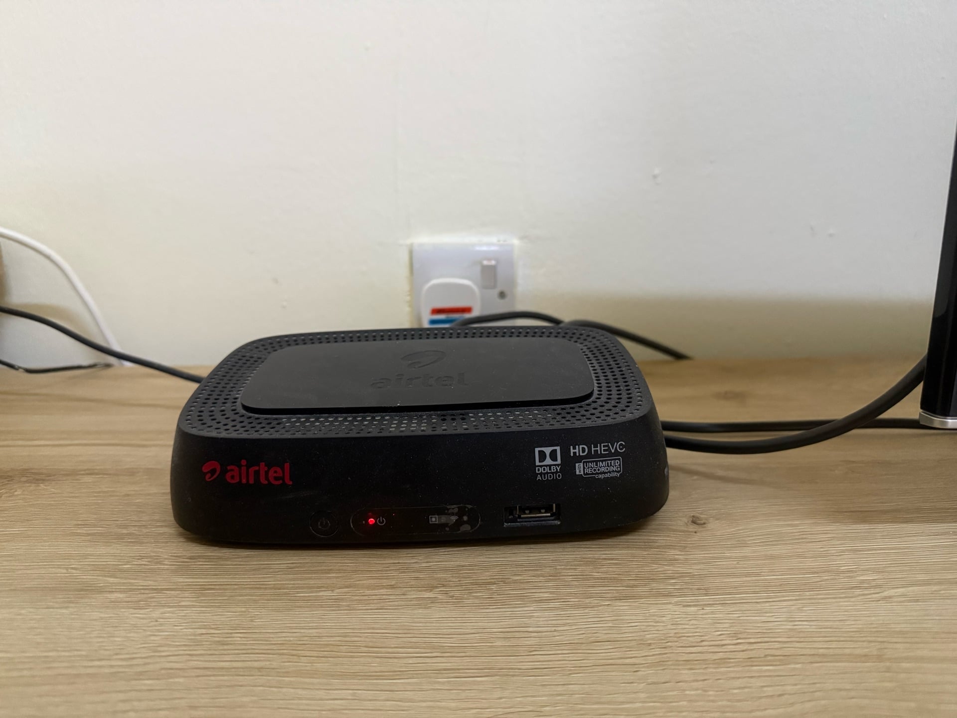 Airtel HD Set-Top Box with Dish Antenna for Sale – Moving Out Sale - Image 2