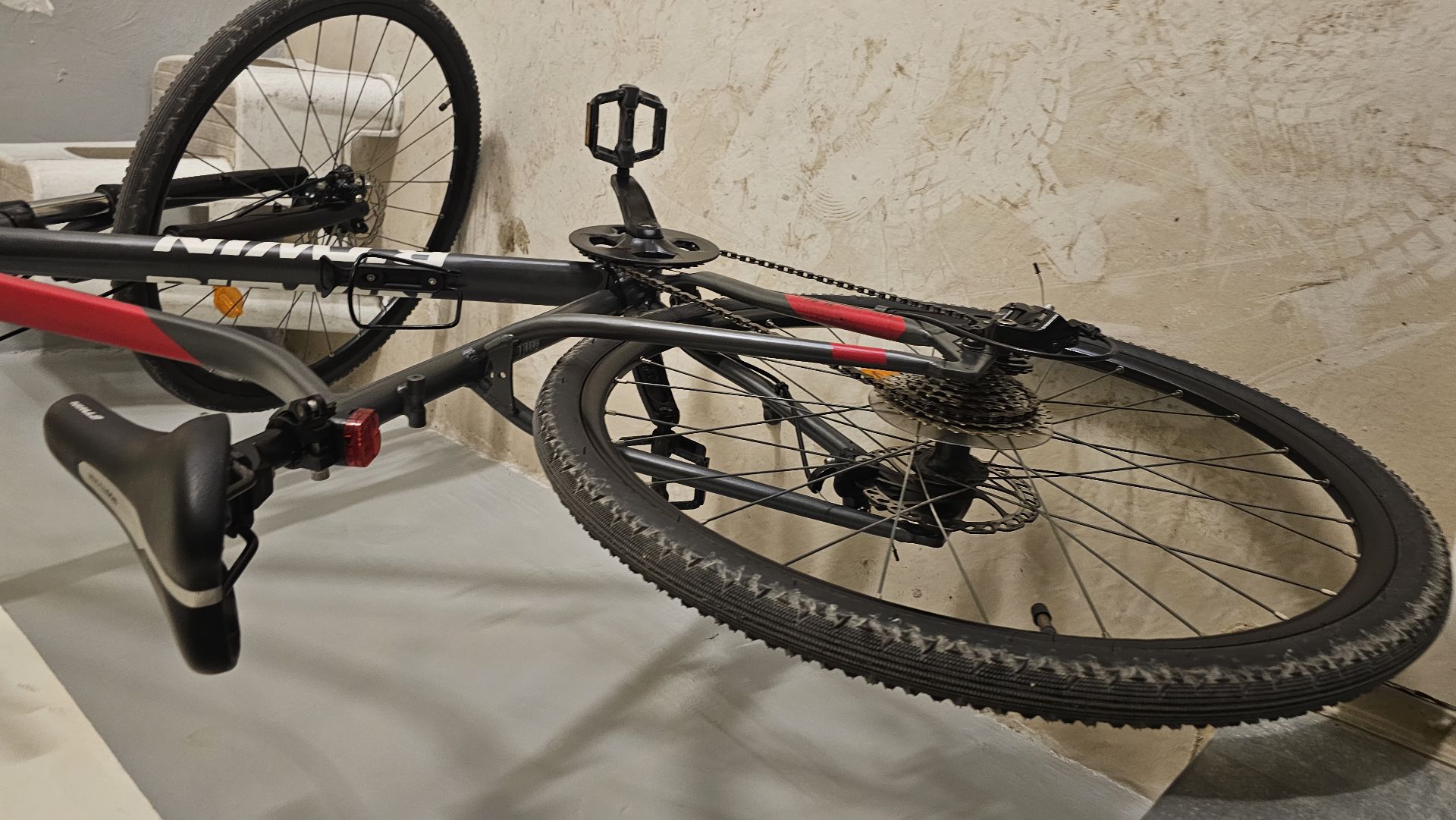 B’TWIN bike for sale – Excellent conditionللبيع عجلة B’TWIN أصلية بحالة ممتازة  - Image 7