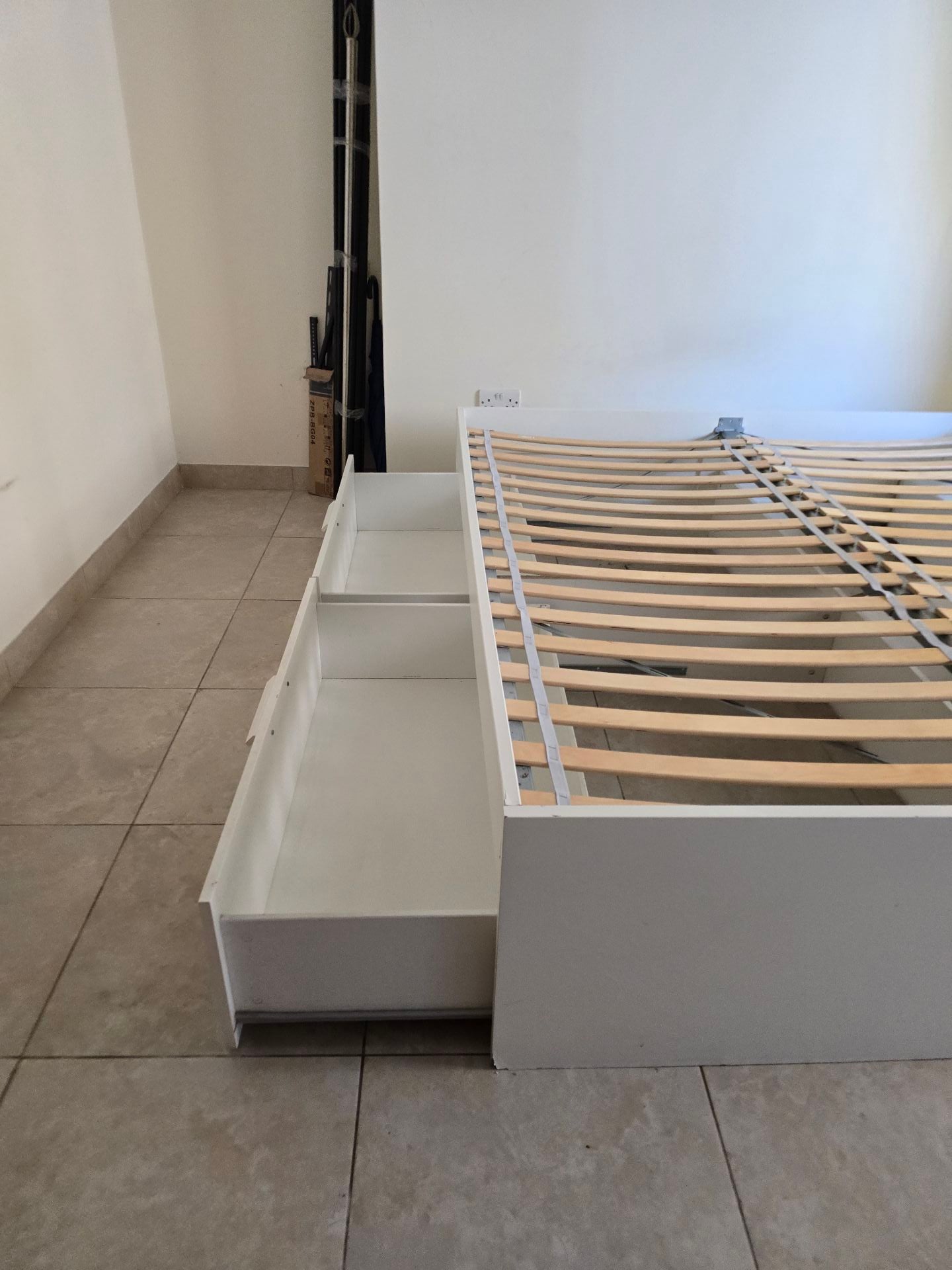 Double bed with storage - Image 3