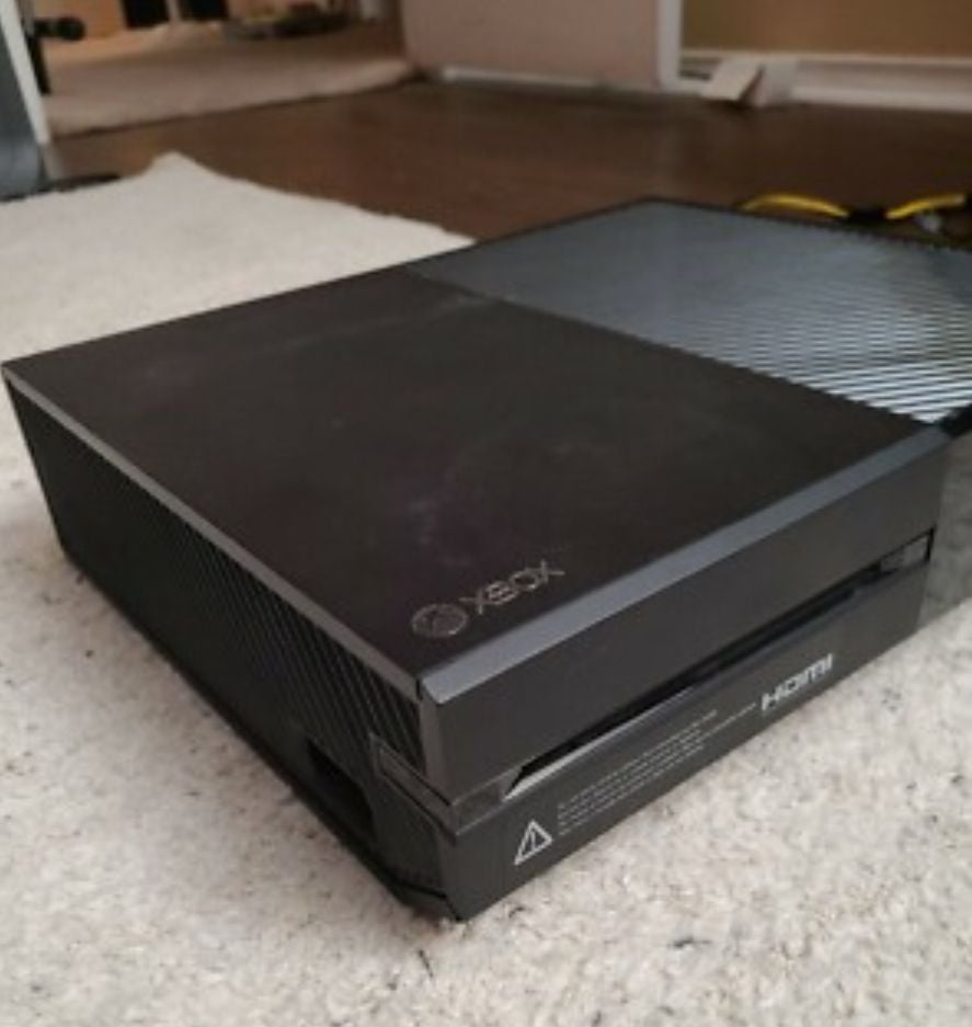 Xbox one 1tb good condition  - Image 2