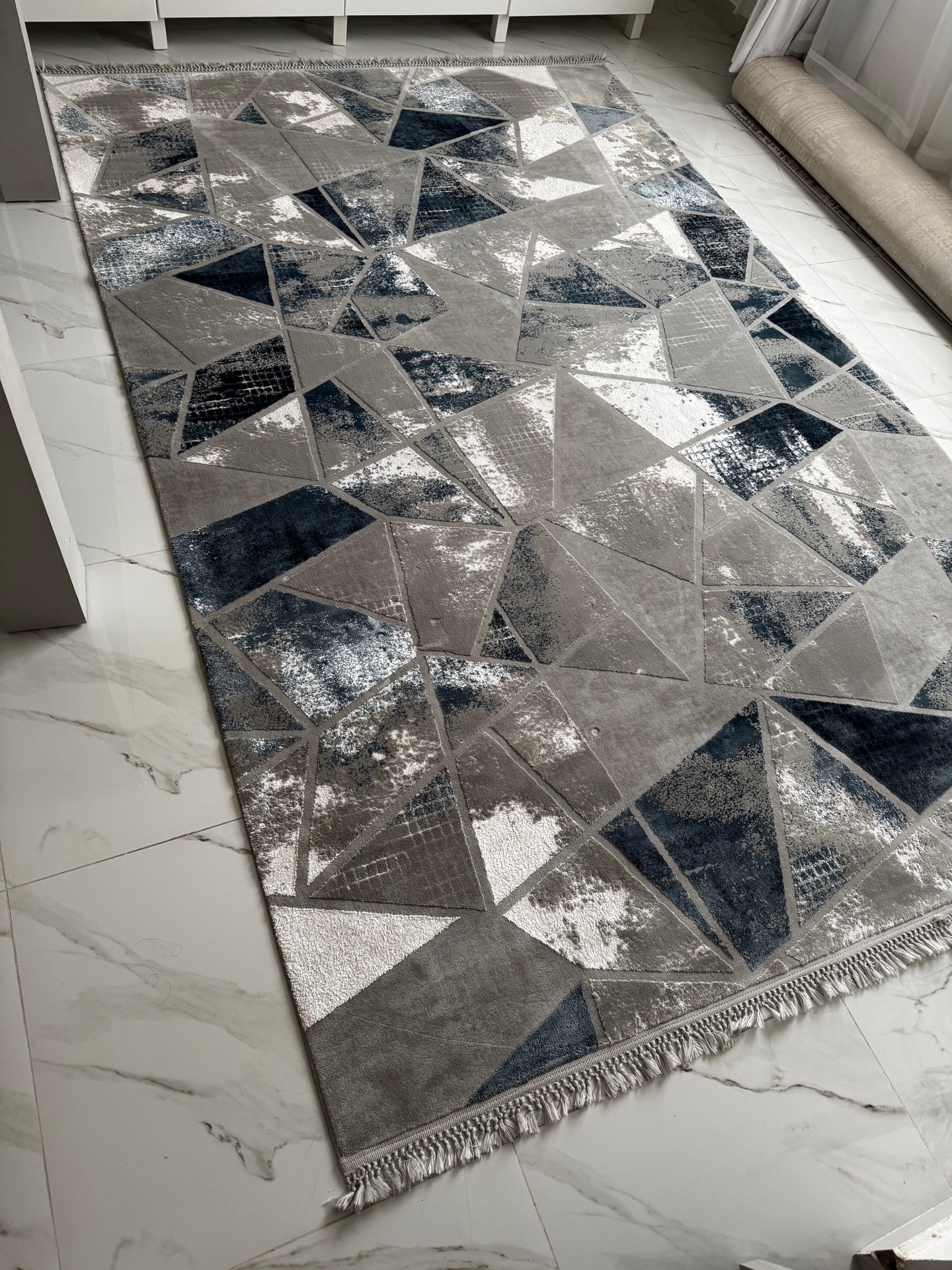 living room rug - Image 1