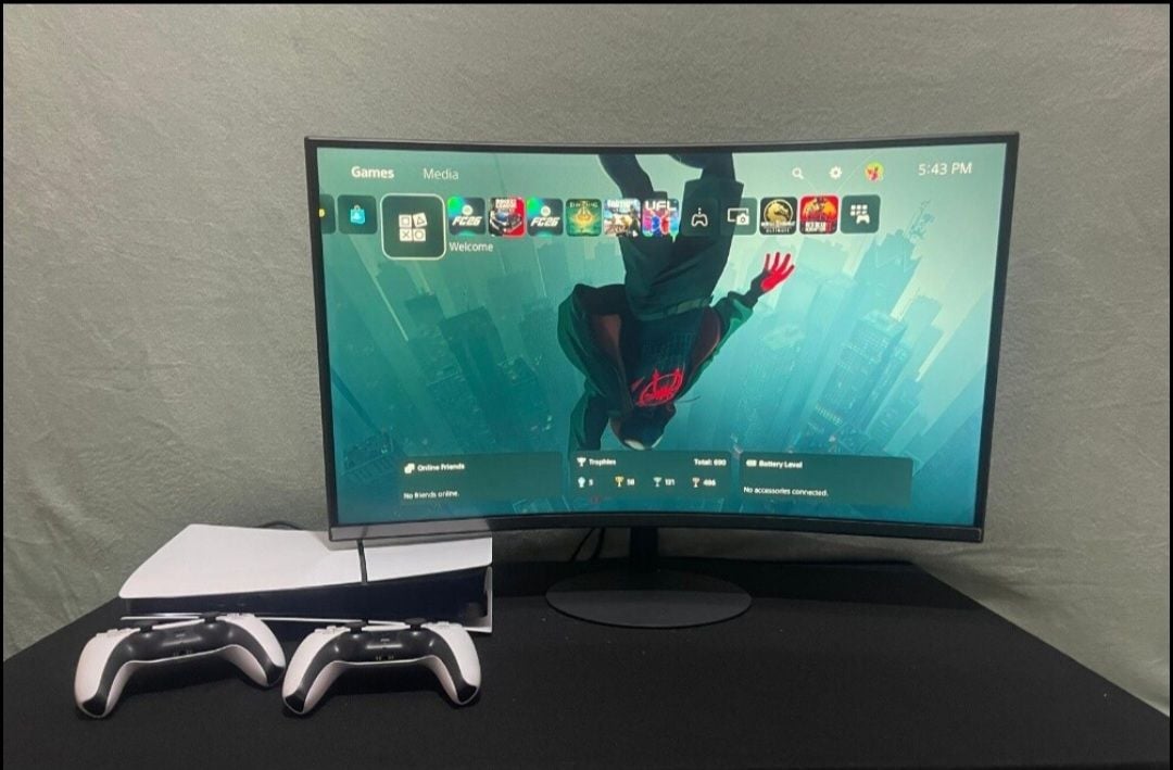 Samsung Essential S3 32” Curved FHD
Monitor
- Image 1
