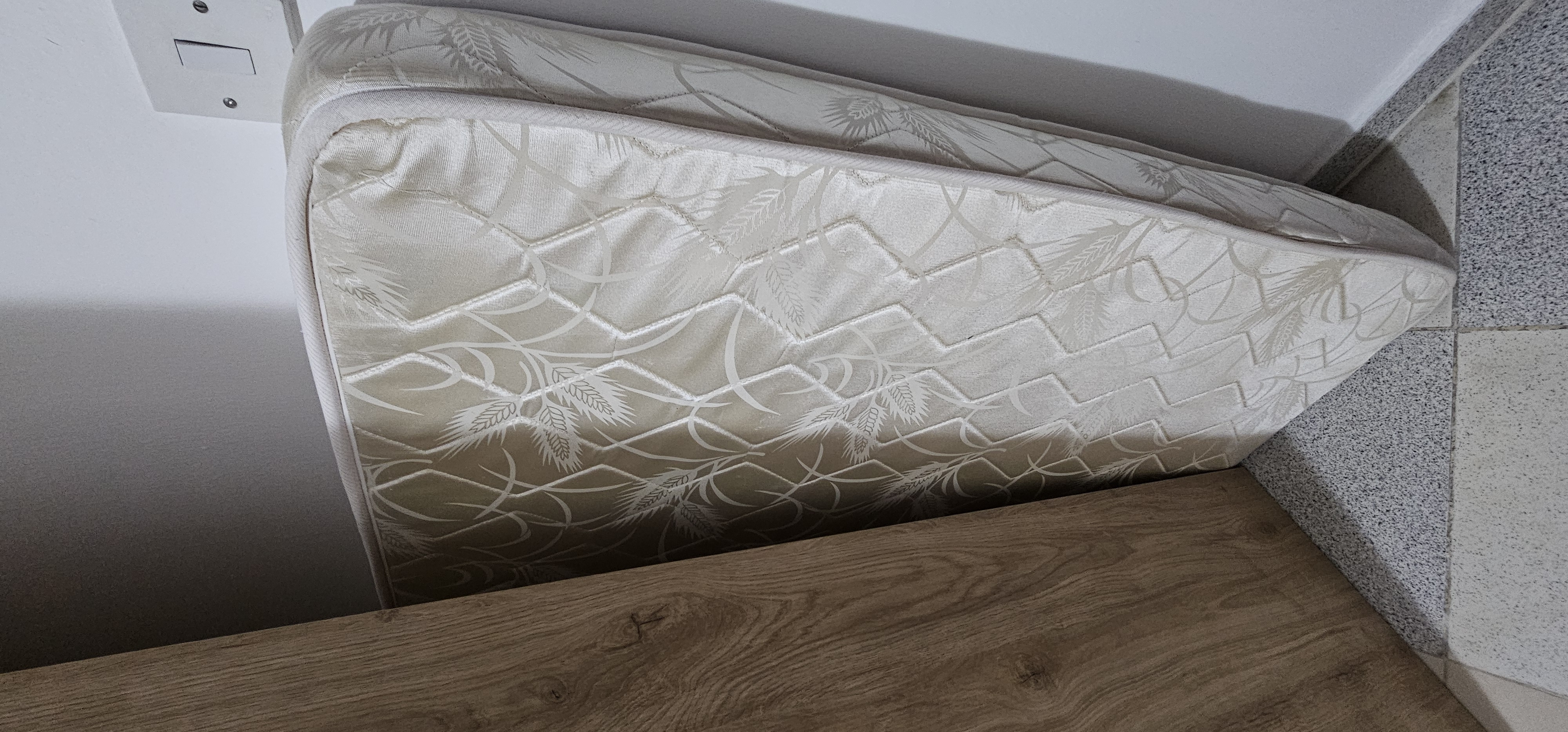02 Bed with mattress - Image 4