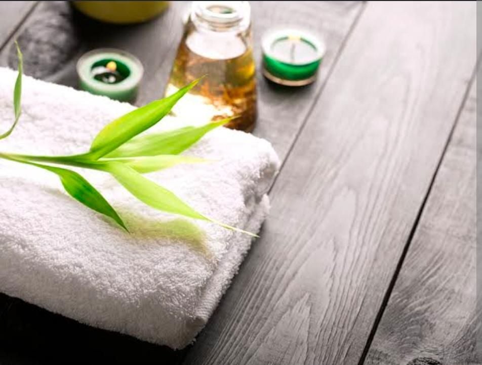 FULL BODY OIL MASSAGE BY FEMALE THERAPIST - Image 4