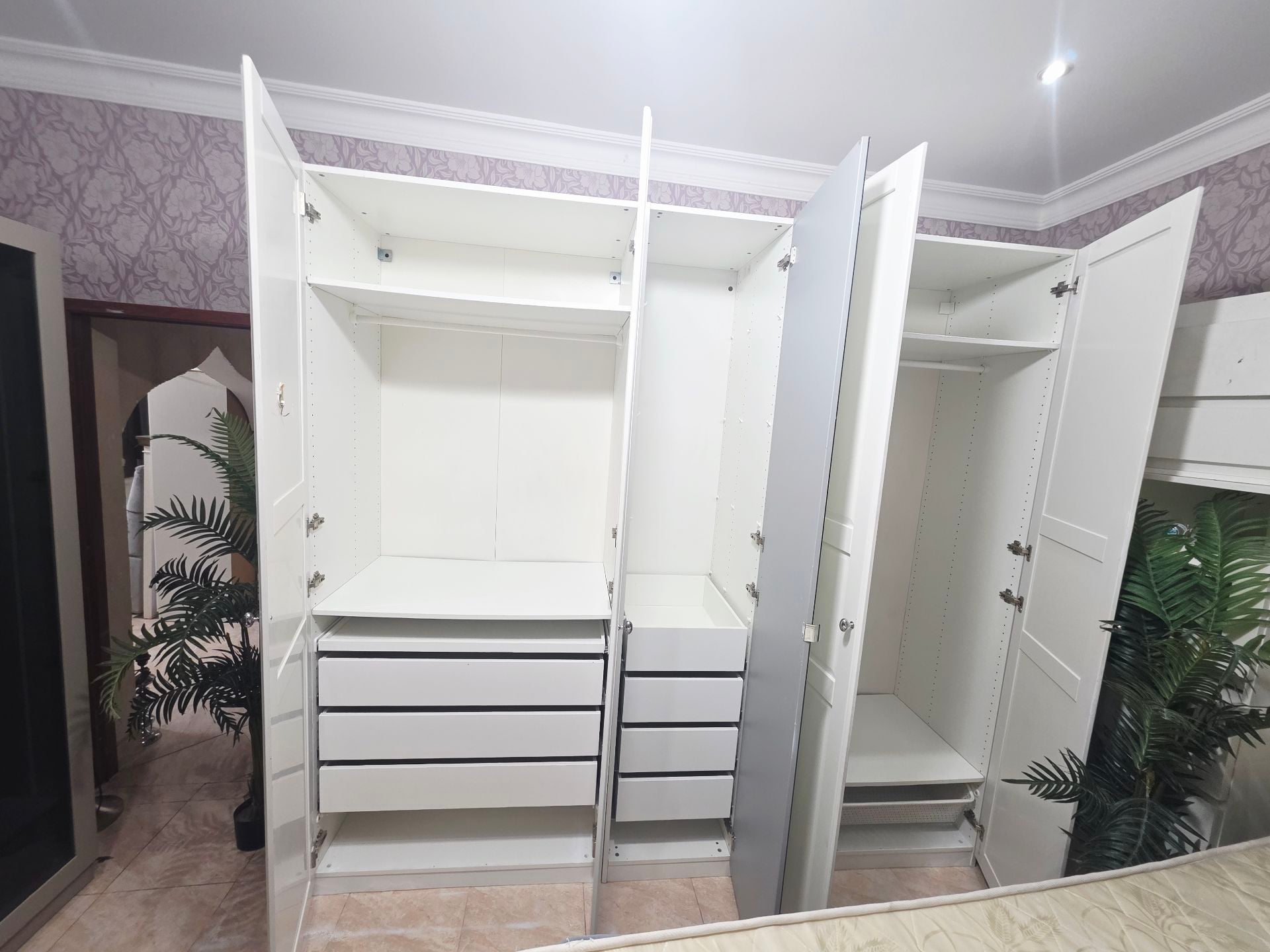 5 Door cabinet  - Image 4
